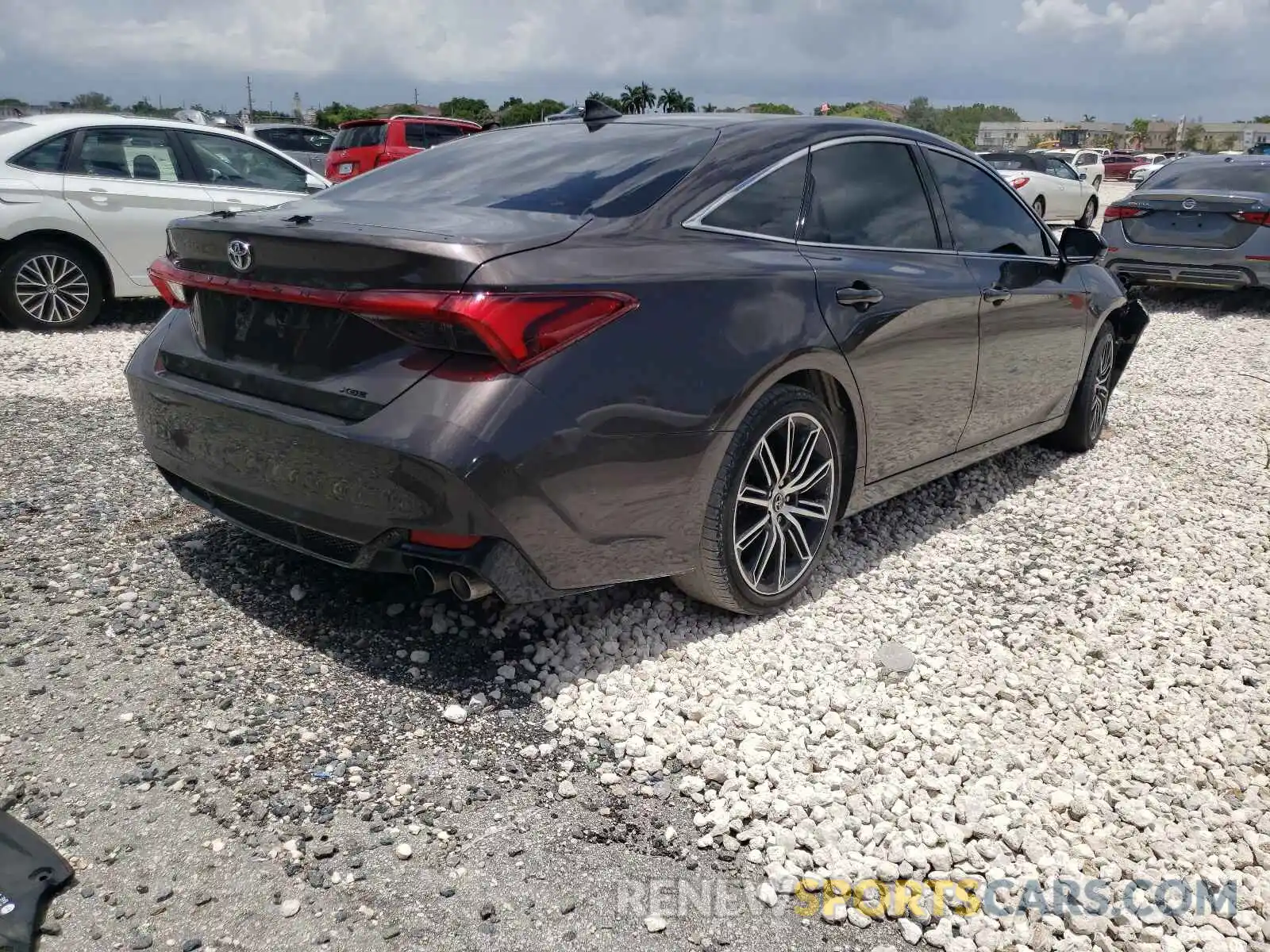 4 Photograph of a damaged car 4T1BZ1FB6KU010827 TOYOTA AVALON 2019