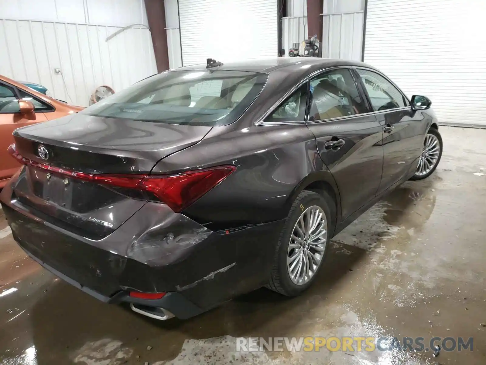 4 Photograph of a damaged car 4T1BZ1FB6KU011816 TOYOTA AVALON 2019