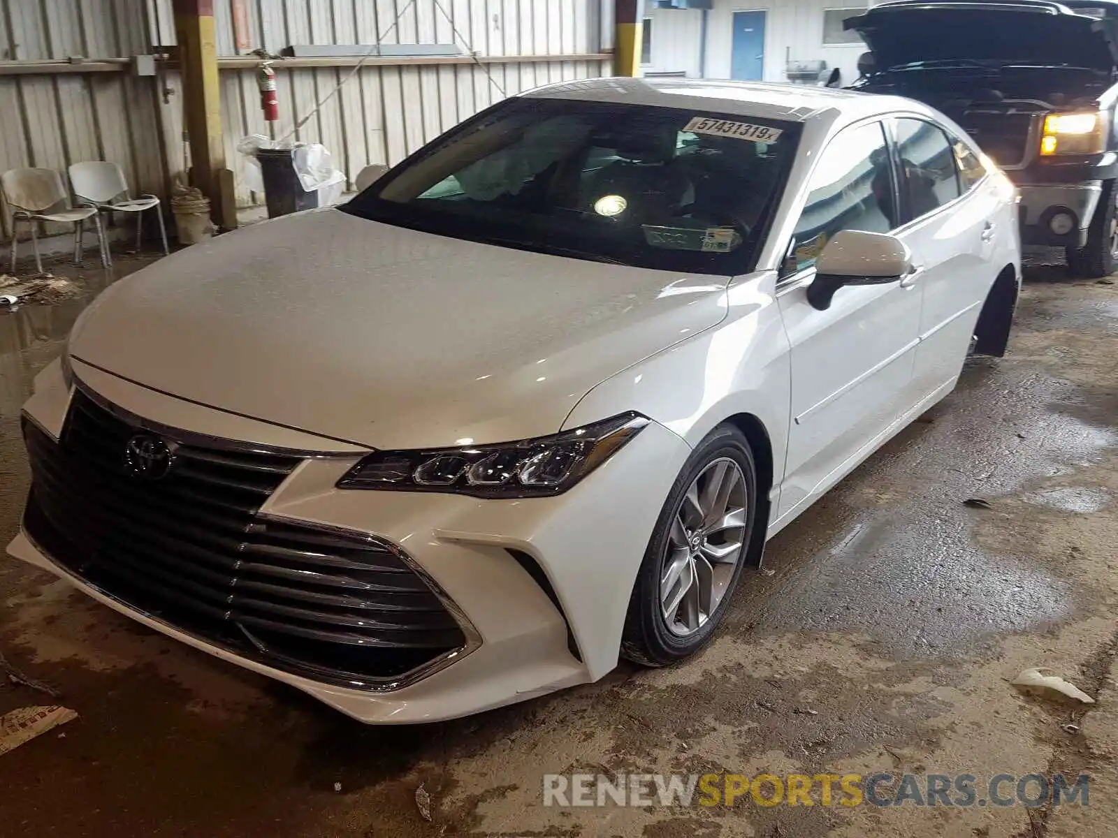 2 Photograph of a damaged car 4T1BZ1FB6KU016594 TOYOTA AVALON 2019