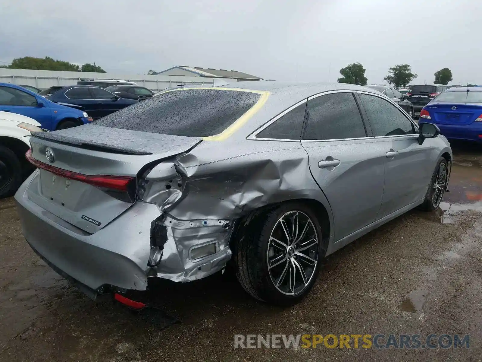 4 Photograph of a damaged car 4T1BZ1FB6KU019172 TOYOTA AVALON 2019