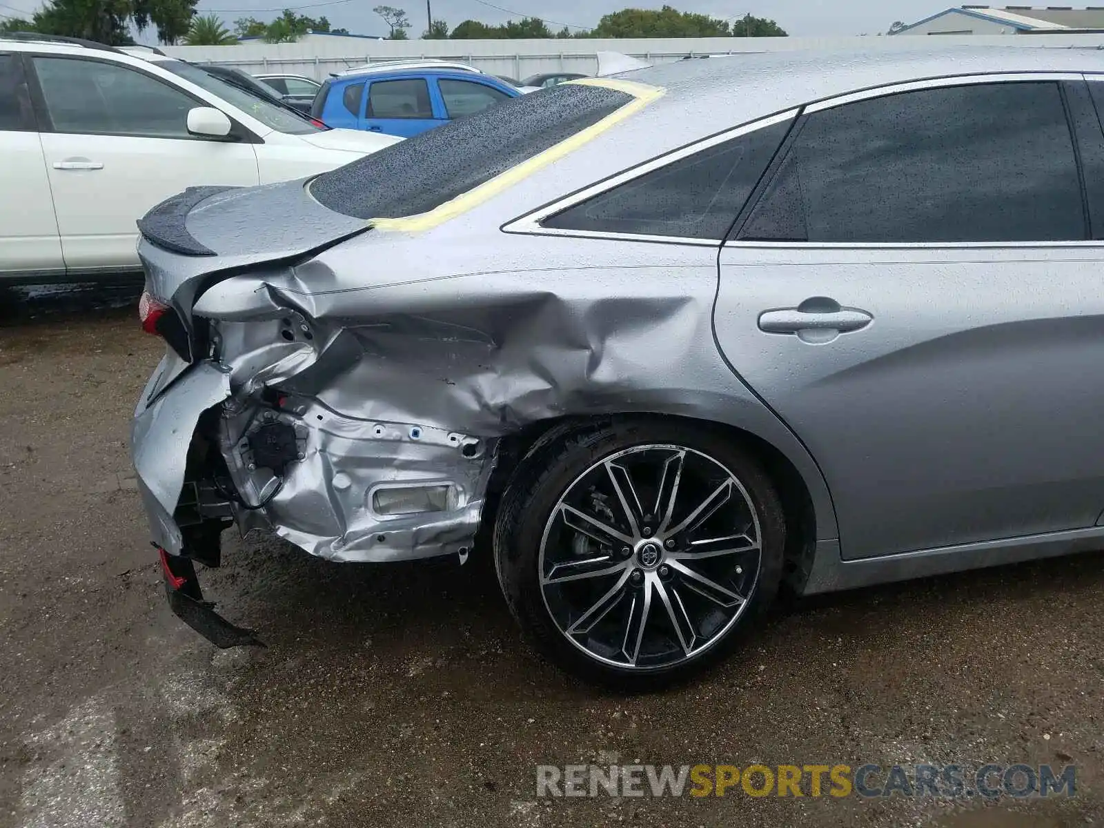 9 Photograph of a damaged car 4T1BZ1FB6KU019172 TOYOTA AVALON 2019