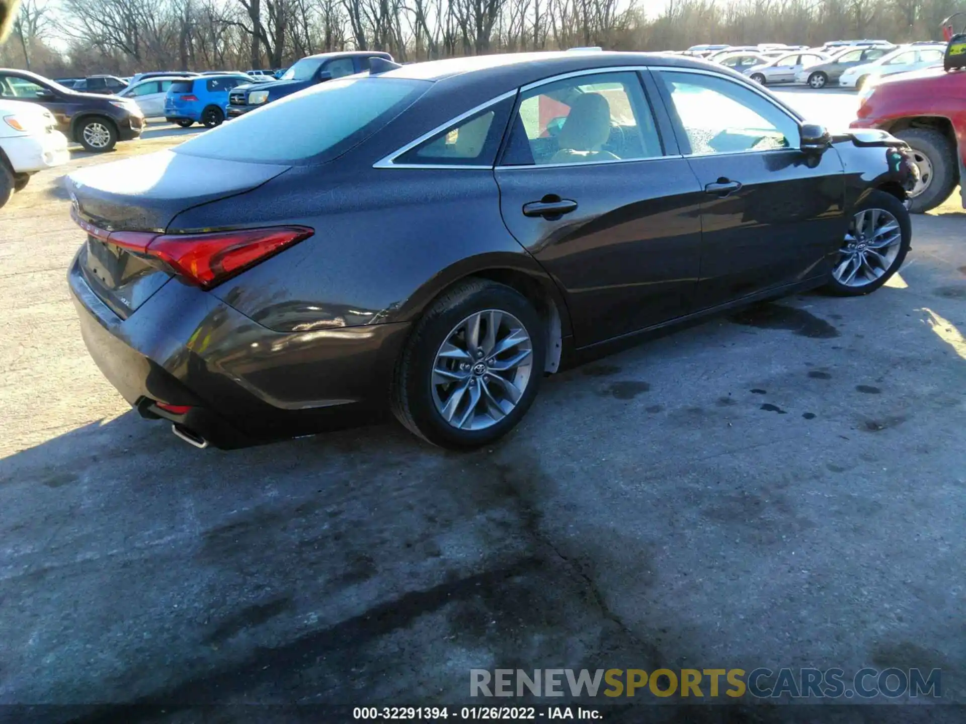 4 Photograph of a damaged car 4T1BZ1FB6KU019771 TOYOTA AVALON 2019