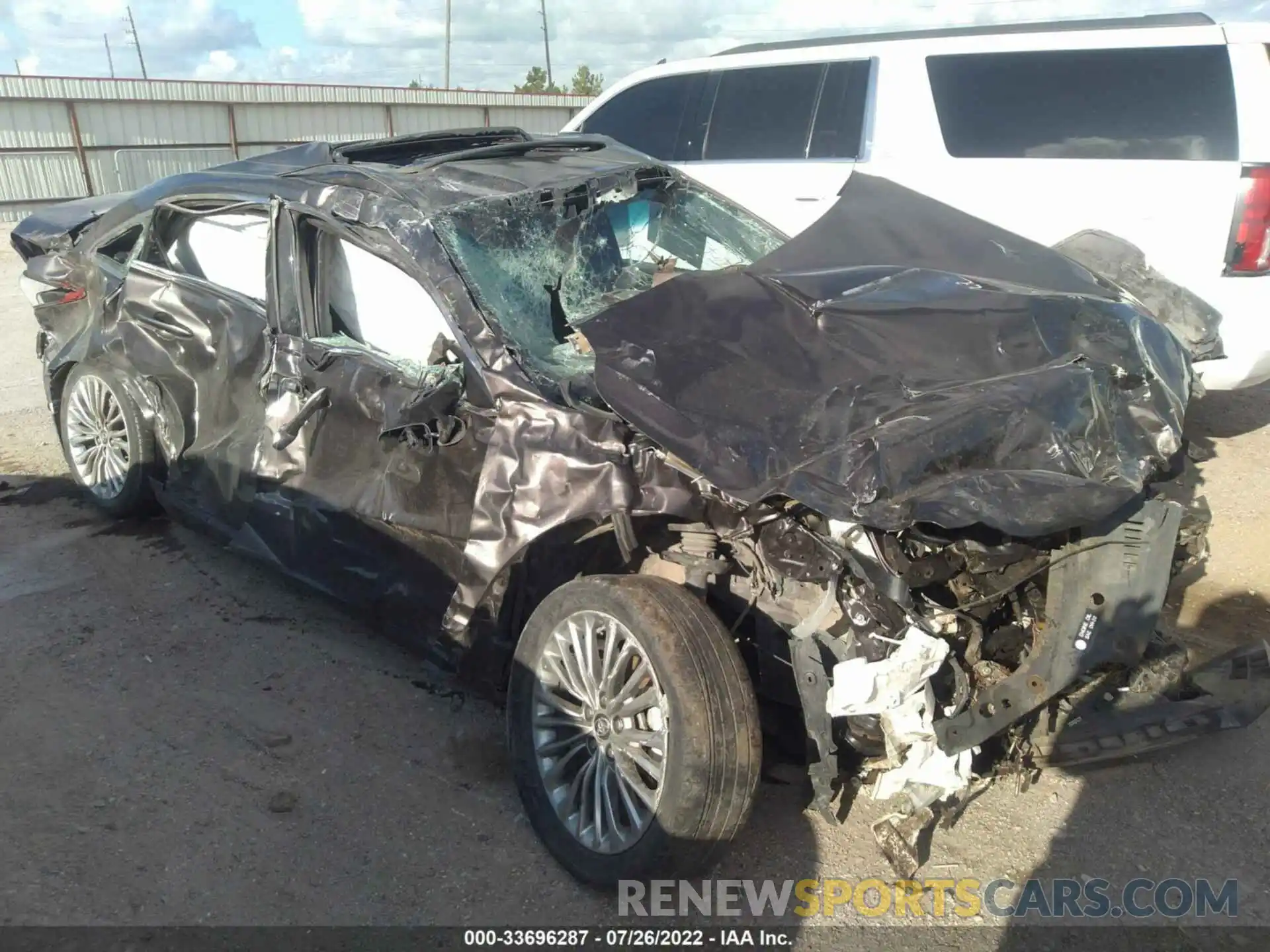 1 Photograph of a damaged car 4T1BZ1FB6KU019785 TOYOTA AVALON 2019