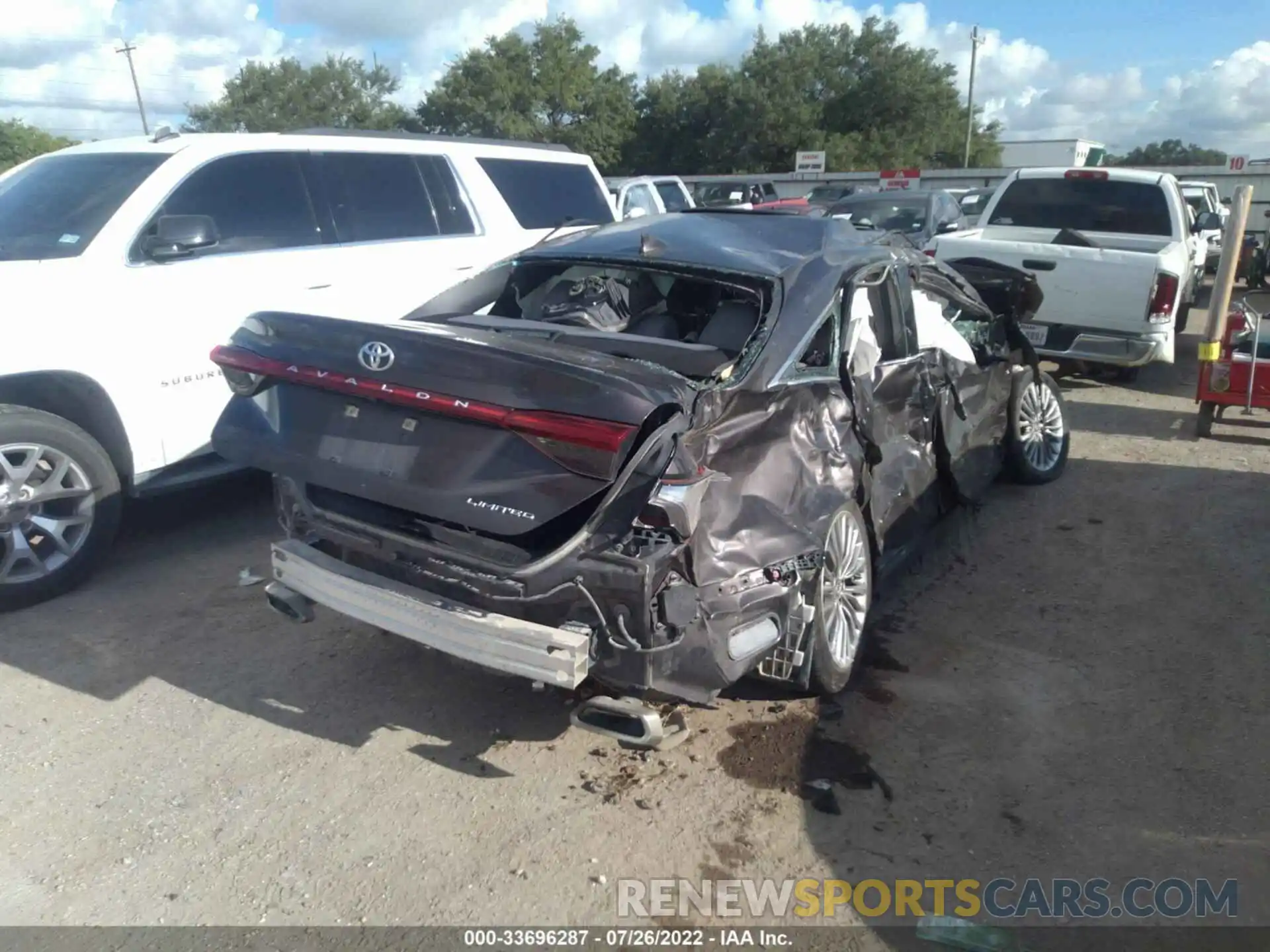 4 Photograph of a damaged car 4T1BZ1FB6KU019785 TOYOTA AVALON 2019