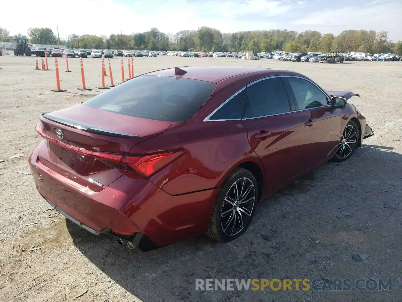 4 Photograph of a damaged car 4T1BZ1FB6KU020466 TOYOTA AVALON 2019