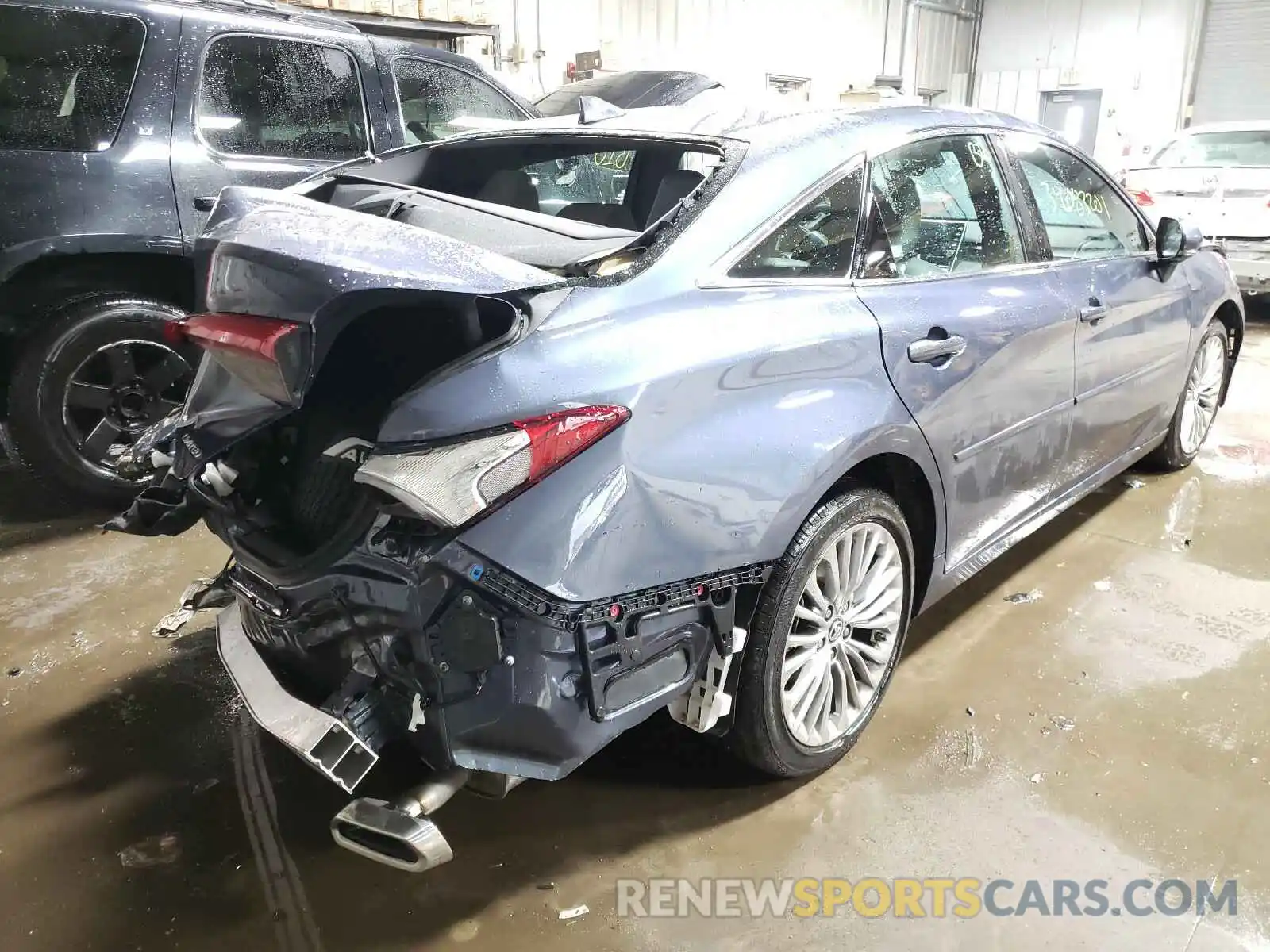 4 Photograph of a damaged car 4T1BZ1FB6KU020645 TOYOTA AVALON 2019