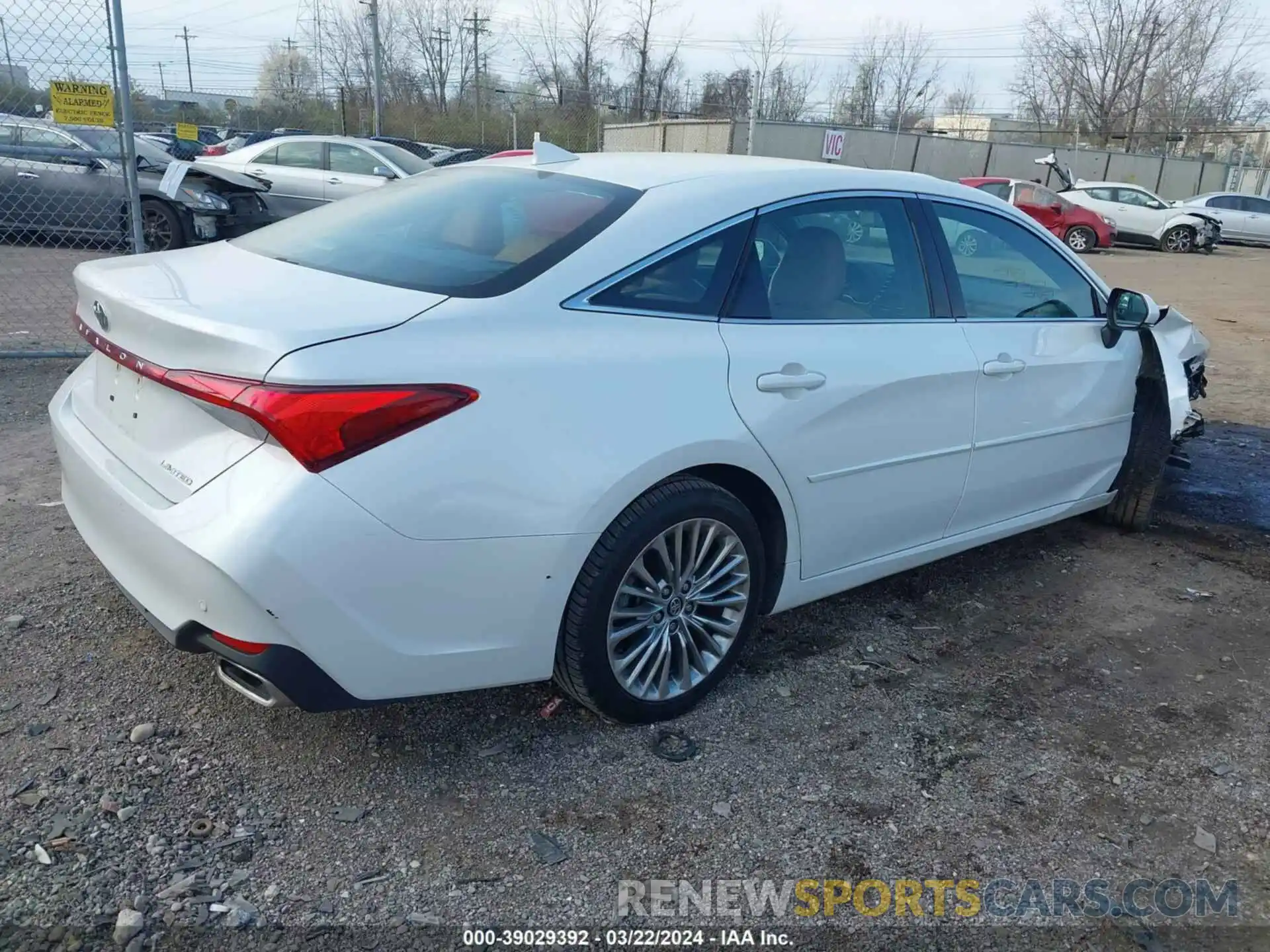 4 Photograph of a damaged car 4T1BZ1FB6KU027112 TOYOTA AVALON 2019