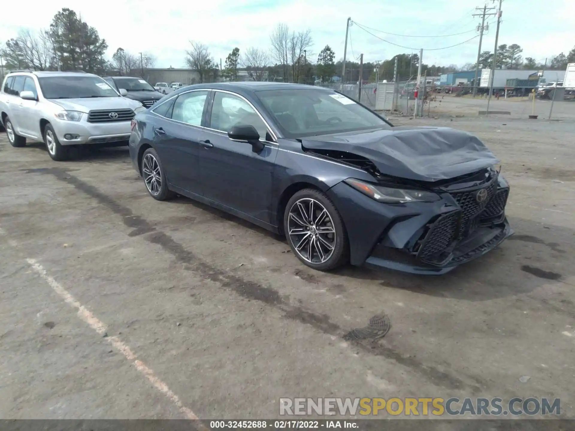 1 Photograph of a damaged car 4T1BZ1FB6KU027269 TOYOTA AVALON 2019