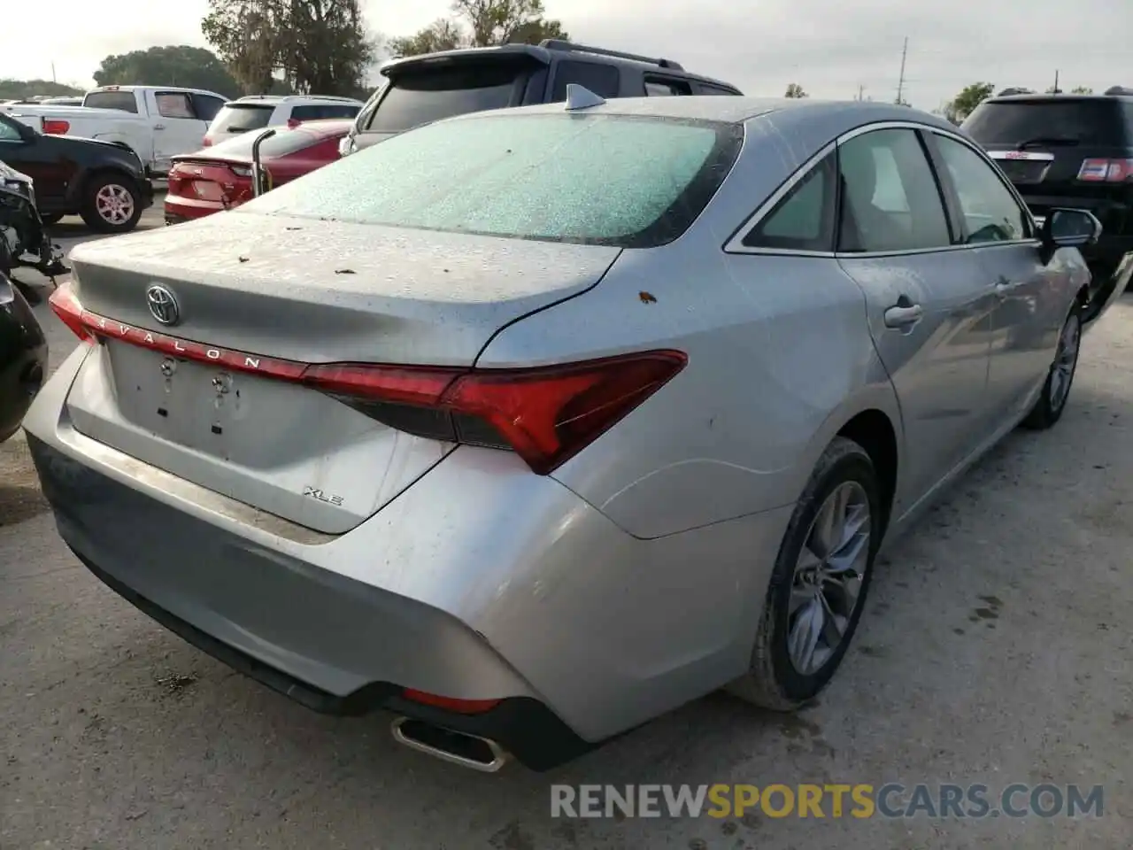 4 Photograph of a damaged car 4T1BZ1FB6KU034612 TOYOTA AVALON 2019