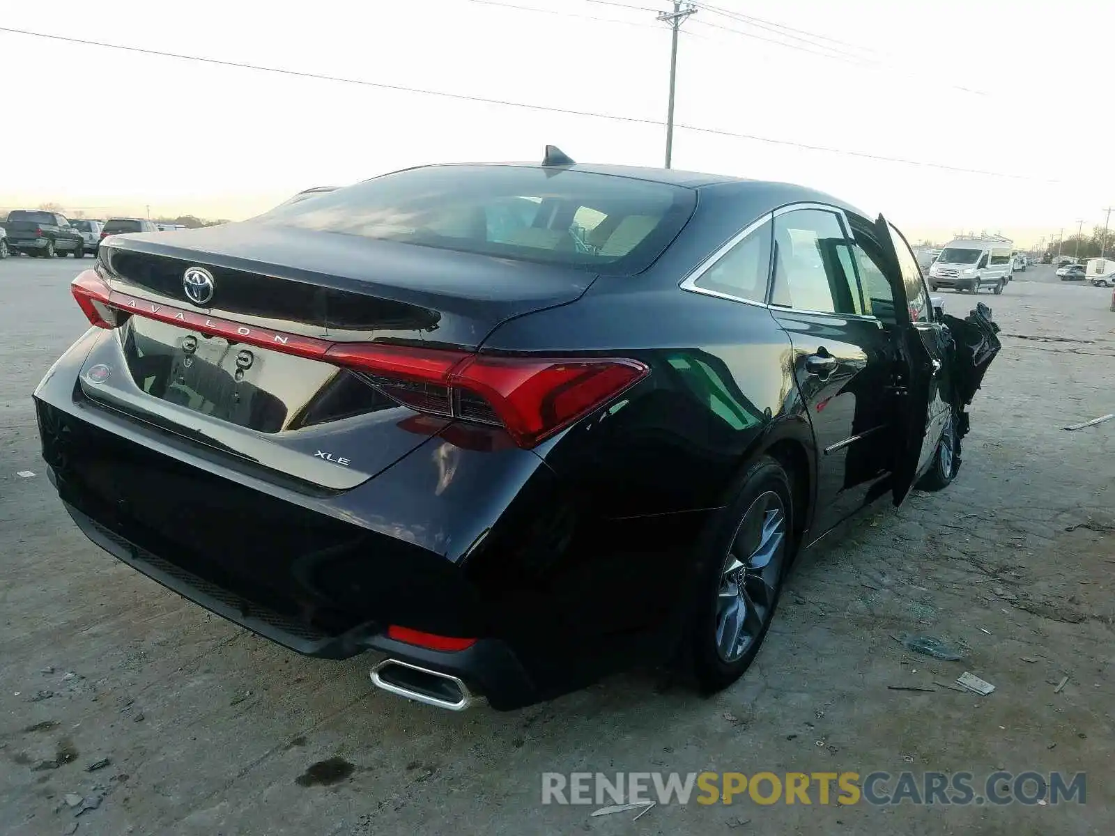 4 Photograph of a damaged car 4T1BZ1FB6KU035260 TOYOTA AVALON 2019