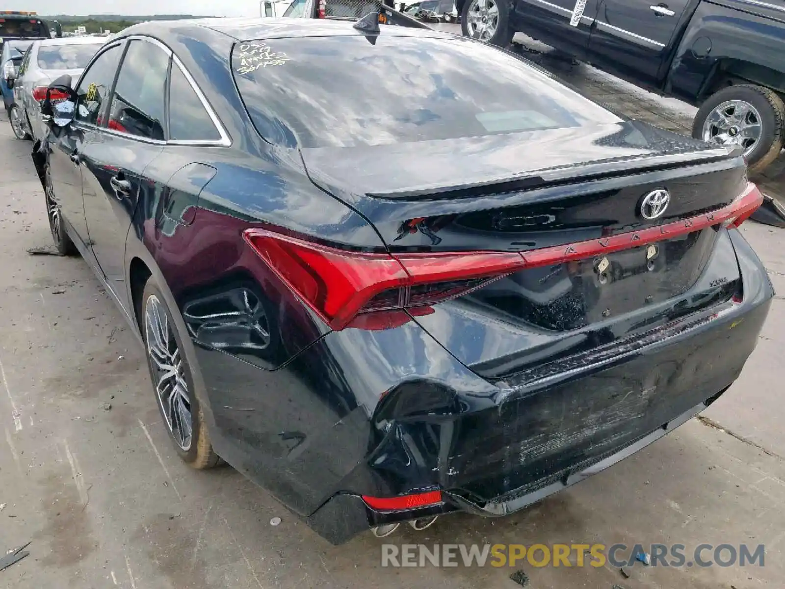 3 Фотография поврежденного автомобиля 4T1BZ1FB7KU004390 TOYOTA AVALON 2019