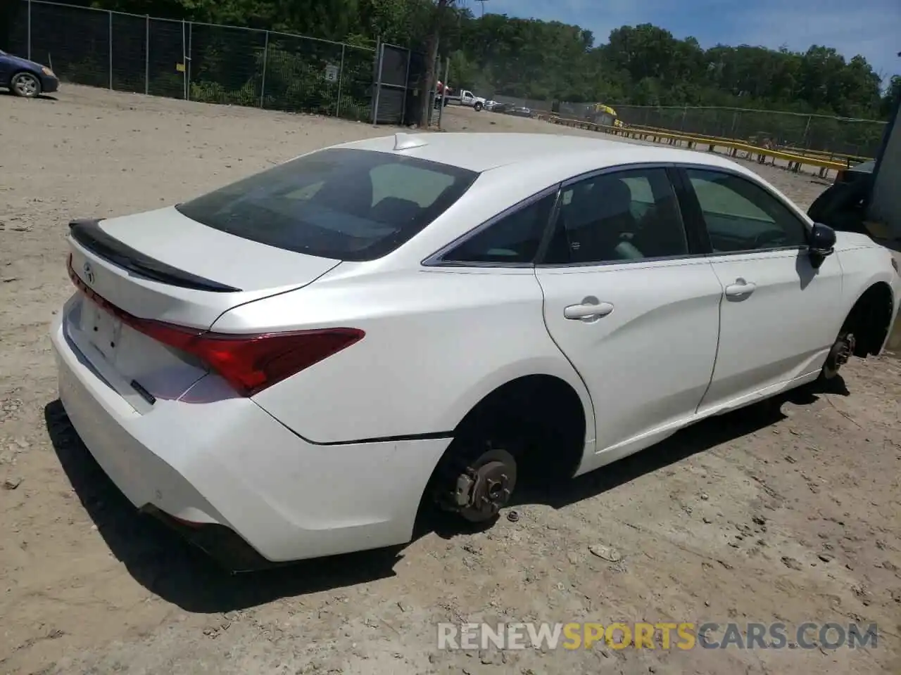 4 Photograph of a damaged car 4T1BZ1FB7KU020668 TOYOTA AVALON 2019