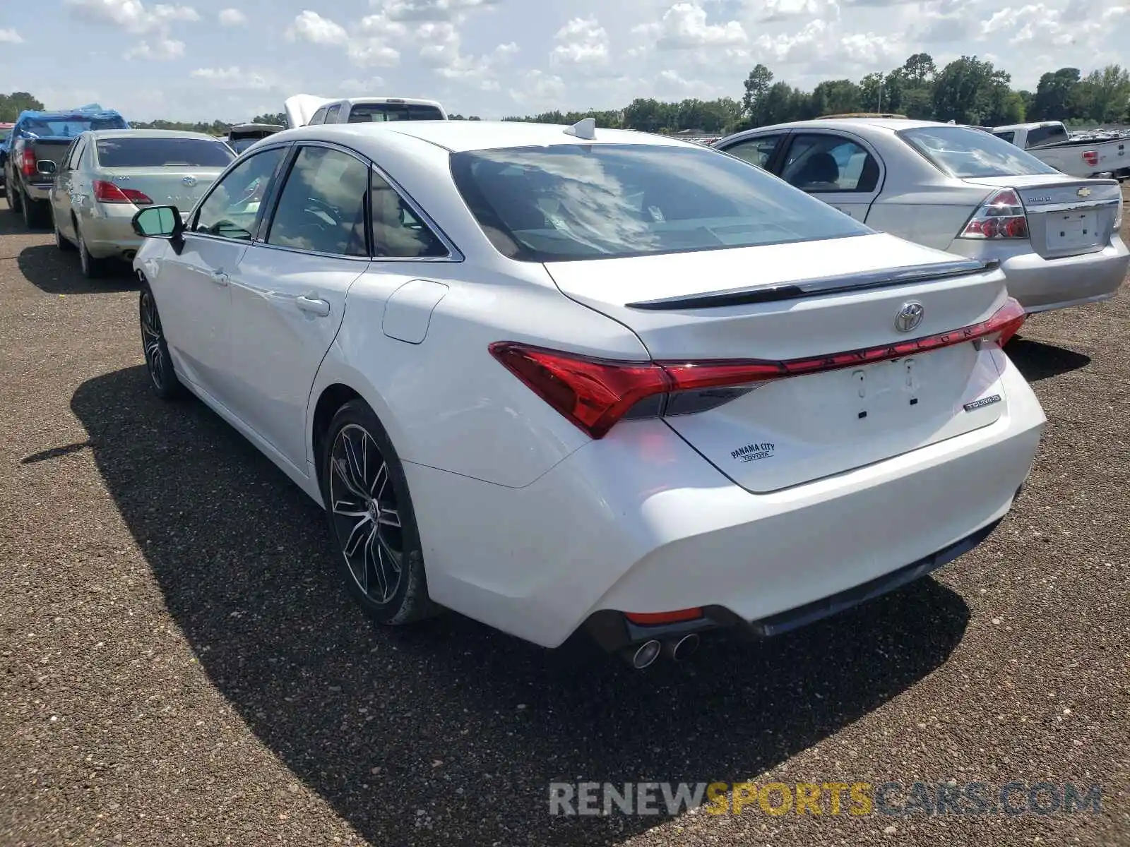 3 Photograph of a damaged car 4T1BZ1FB7KU022680 TOYOTA AVALON 2019