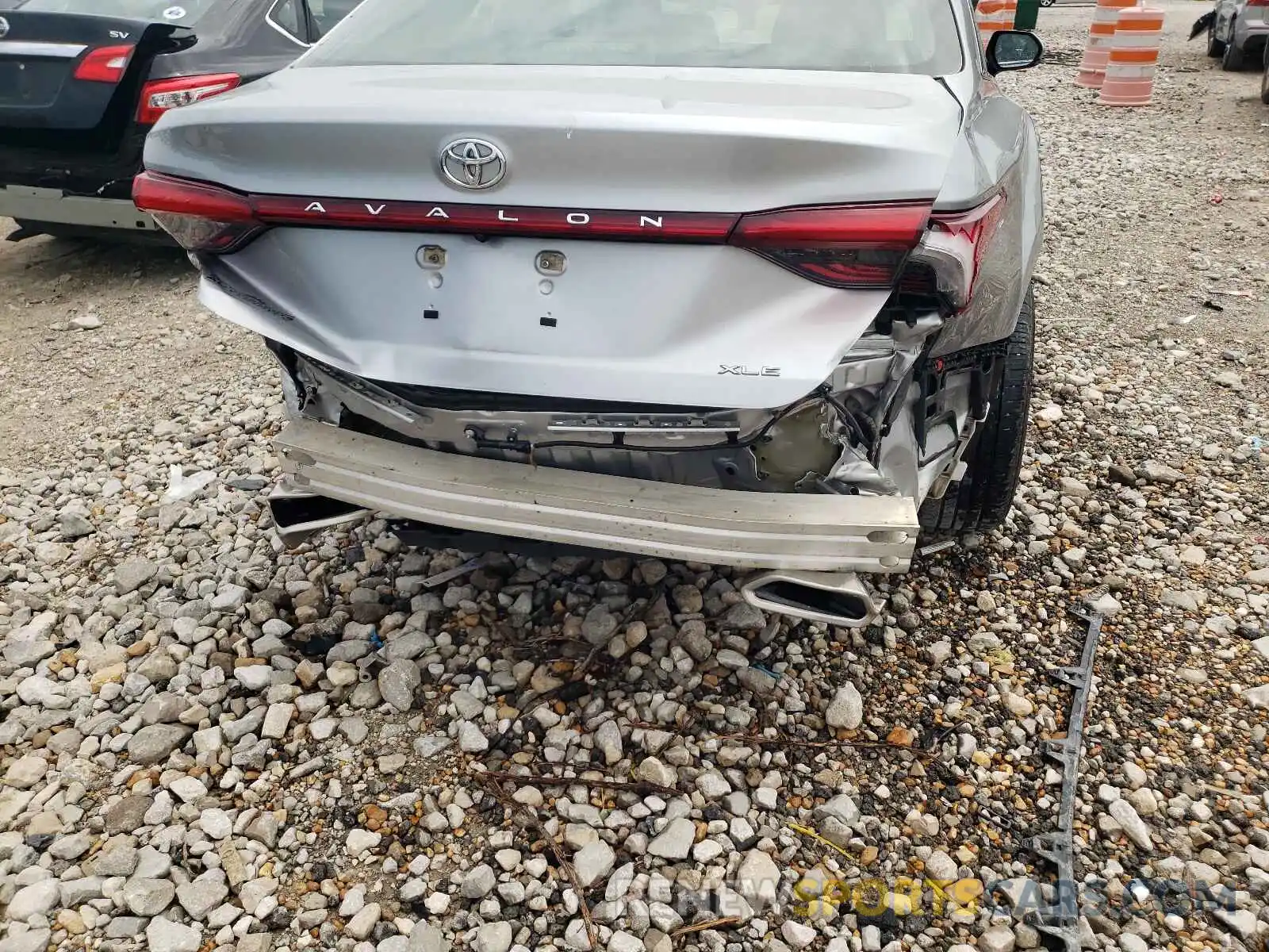 9 Photograph of a damaged car 4T1BZ1FB7KU023716 TOYOTA AVALON 2019