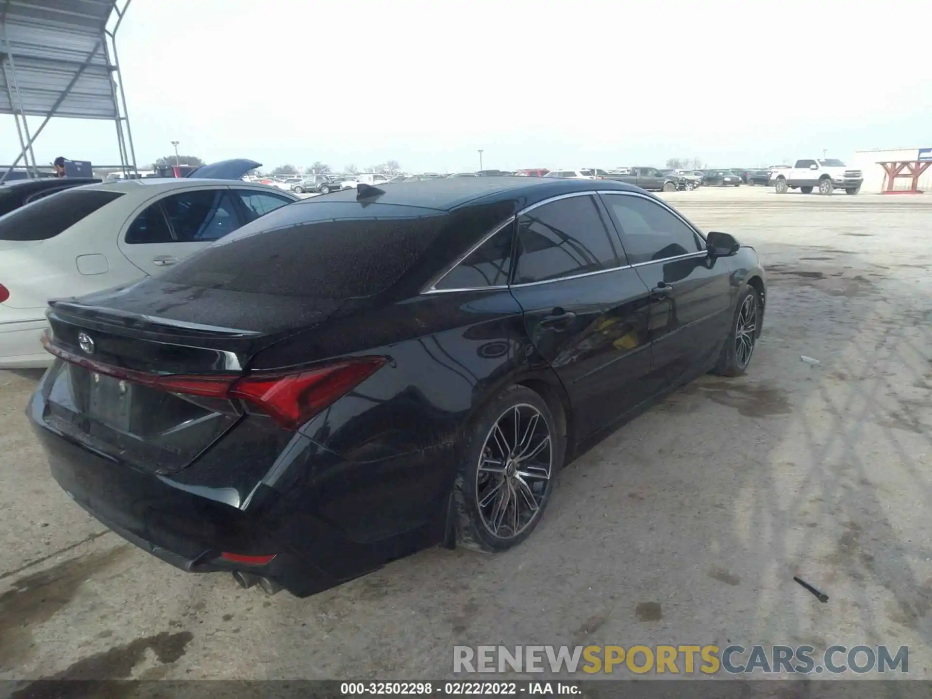 4 Photograph of a damaged car 4T1BZ1FB7KU027877 TOYOTA AVALON 2019