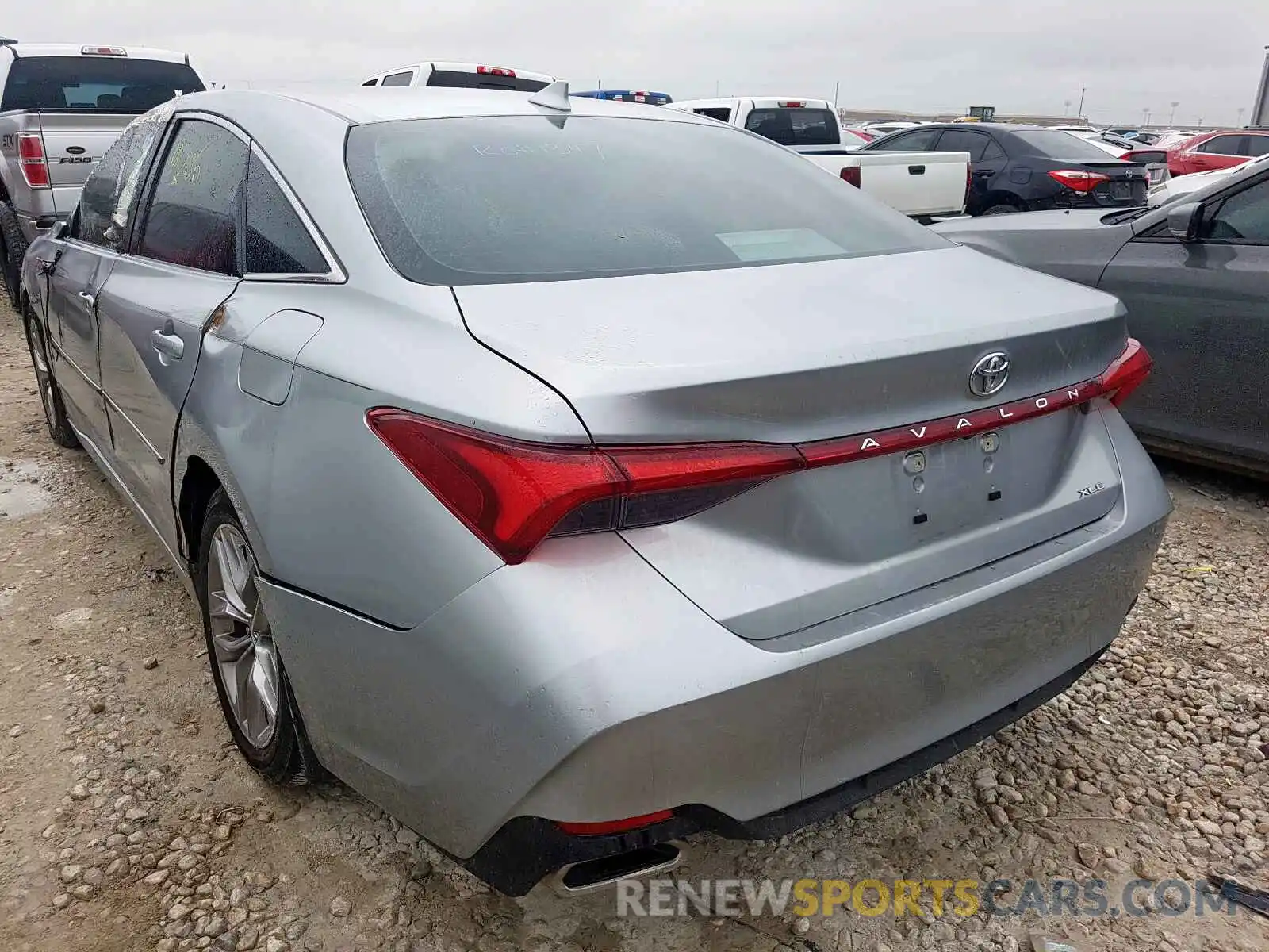 3 Photograph of a damaged car 4T1BZ1FB7KU028267 TOYOTA AVALON 2019