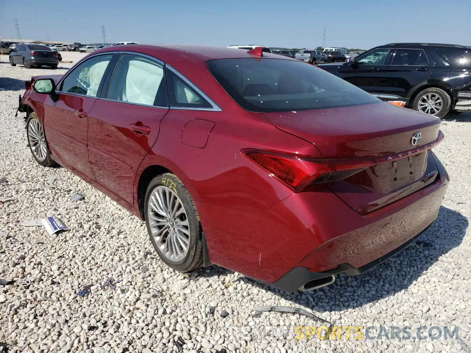 3 Photograph of a damaged car 4T1BZ1FB7KU031752 TOYOTA AVALON 2019