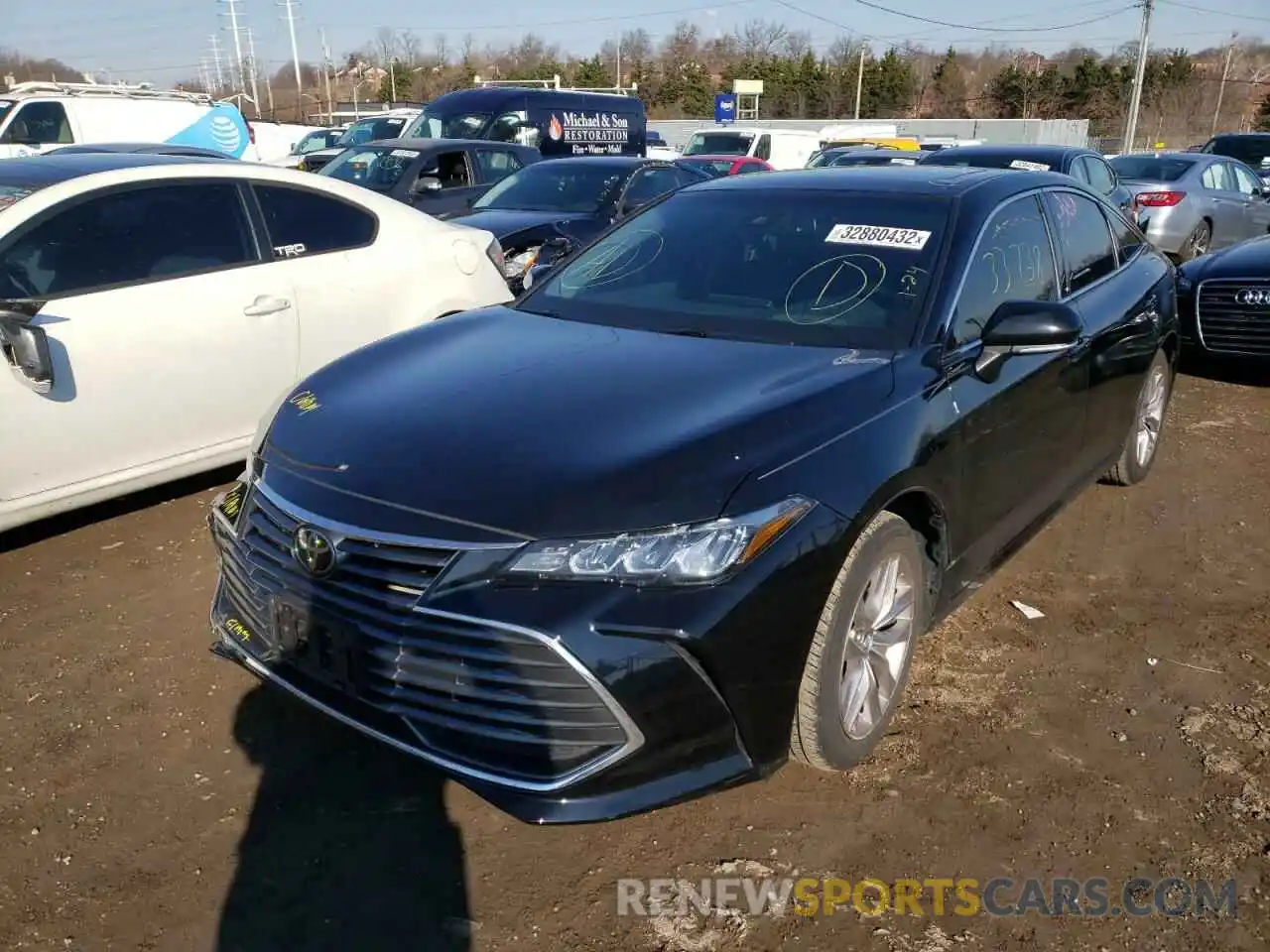 2 Photograph of a damaged car 4T1BZ1FB8KU006813 TOYOTA AVALON 2019