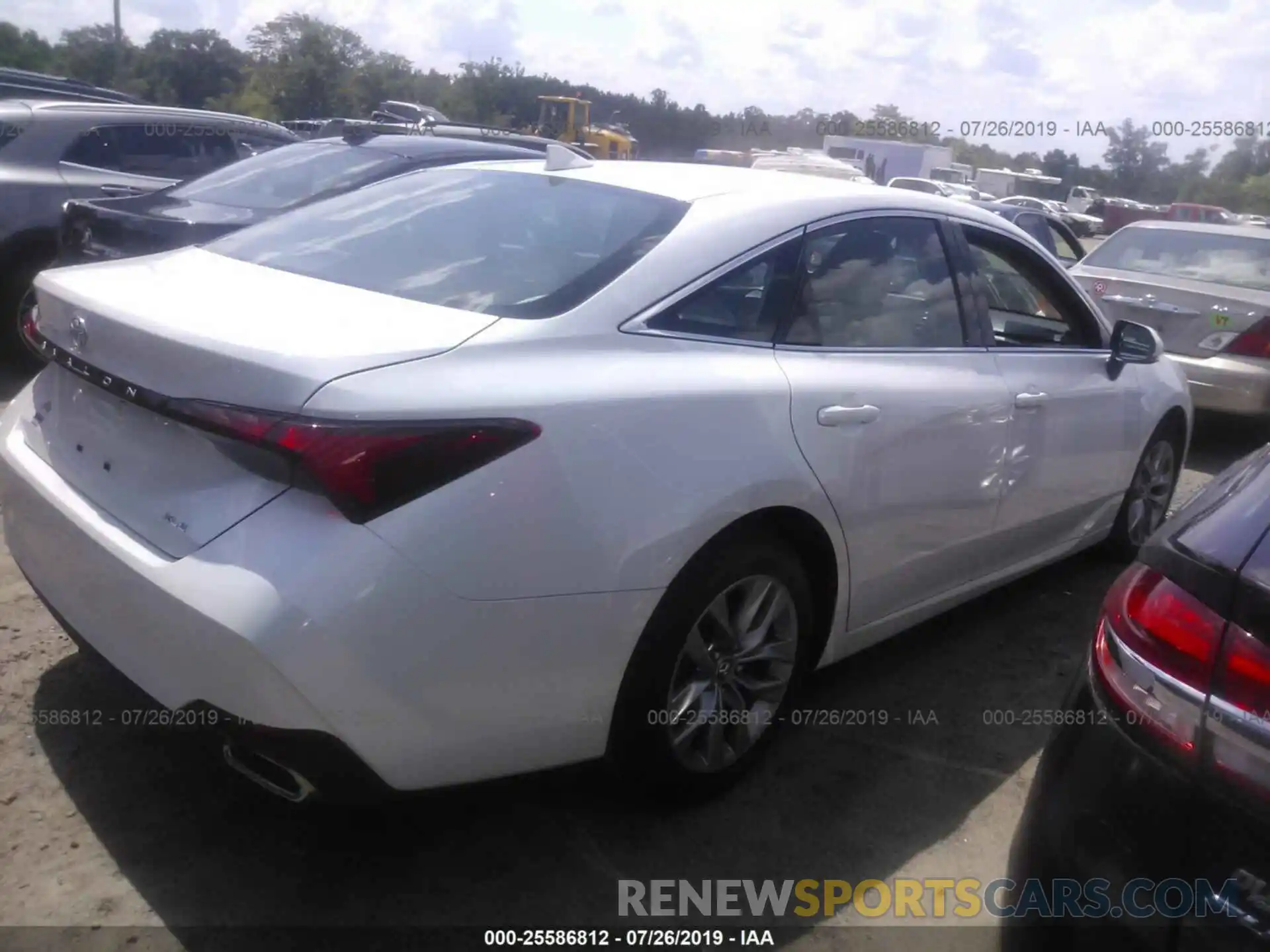 4 Photograph of a damaged car 4T1BZ1FB8KU007024 TOYOTA AVALON 2019