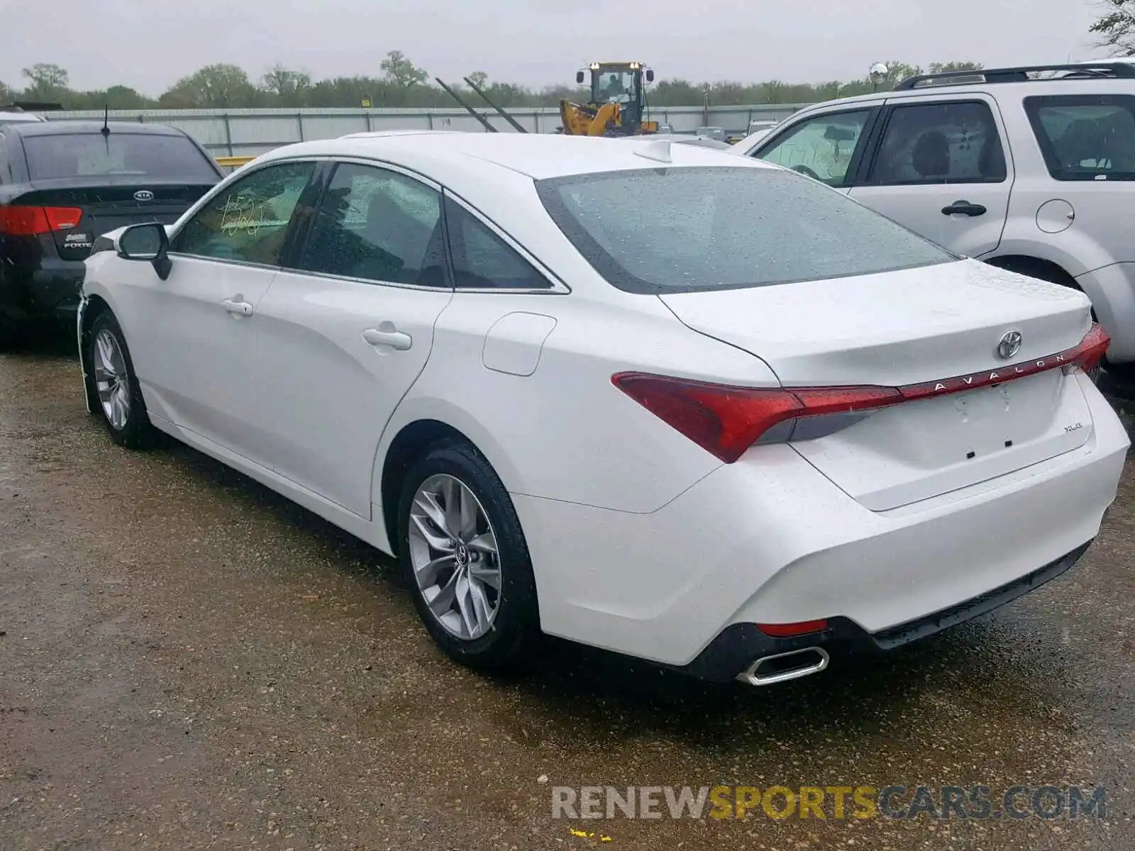 3 Photograph of a damaged car 4T1BZ1FB8KU007072 TOYOTA AVALON 2019