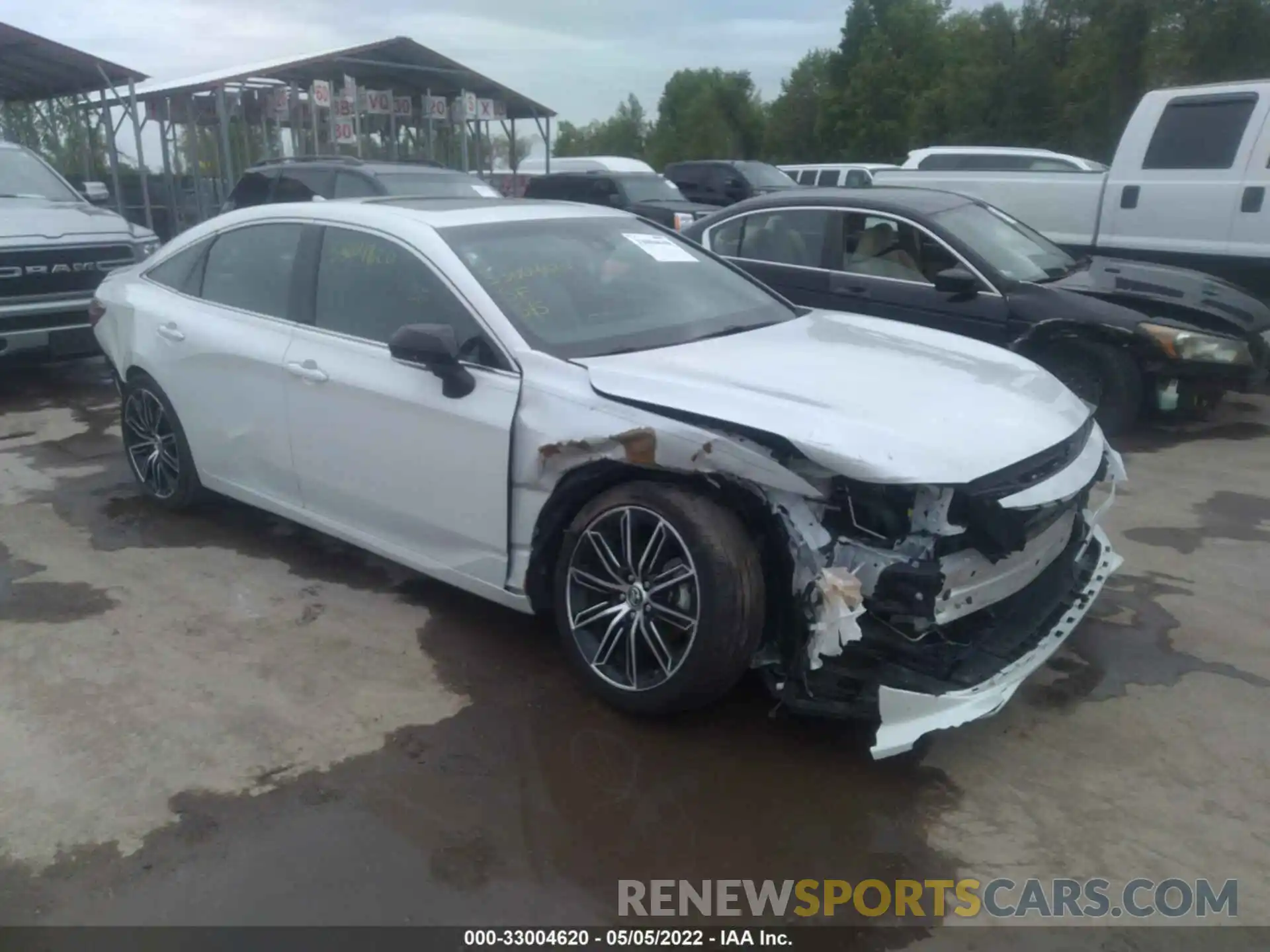 1 Photograph of a damaged car 4T1BZ1FB8KU008223 TOYOTA AVALON 2019