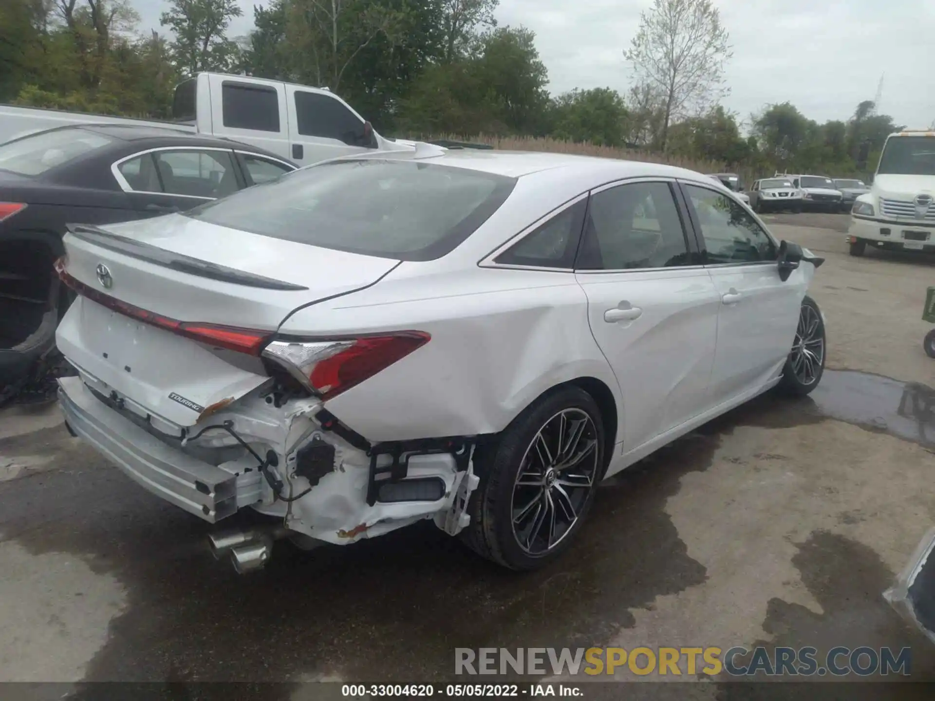 4 Photograph of a damaged car 4T1BZ1FB8KU008223 TOYOTA AVALON 2019