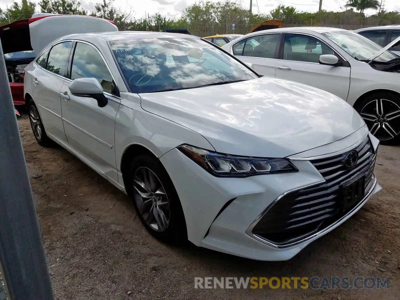 1 Photograph of a damaged car 4T1BZ1FB8KU009503 TOYOTA AVALON 2019