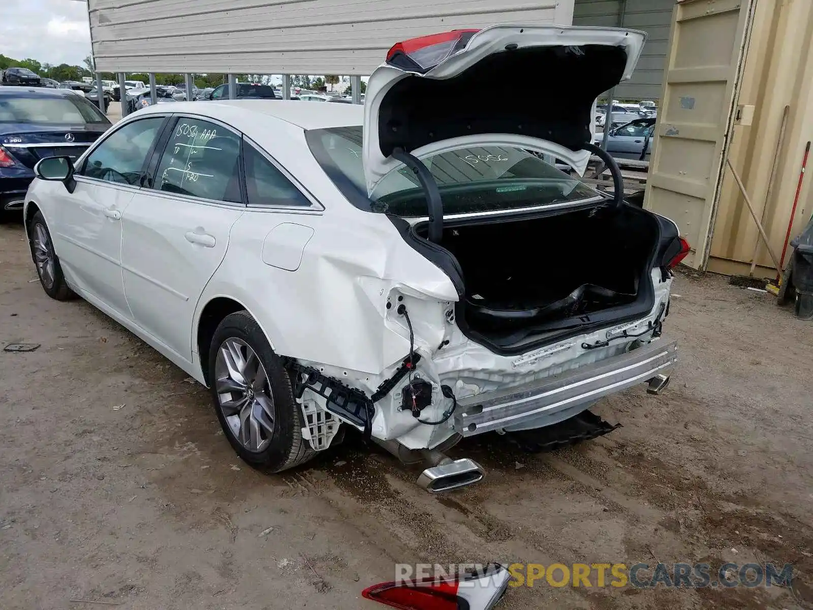 3 Photograph of a damaged car 4T1BZ1FB8KU009503 TOYOTA AVALON 2019