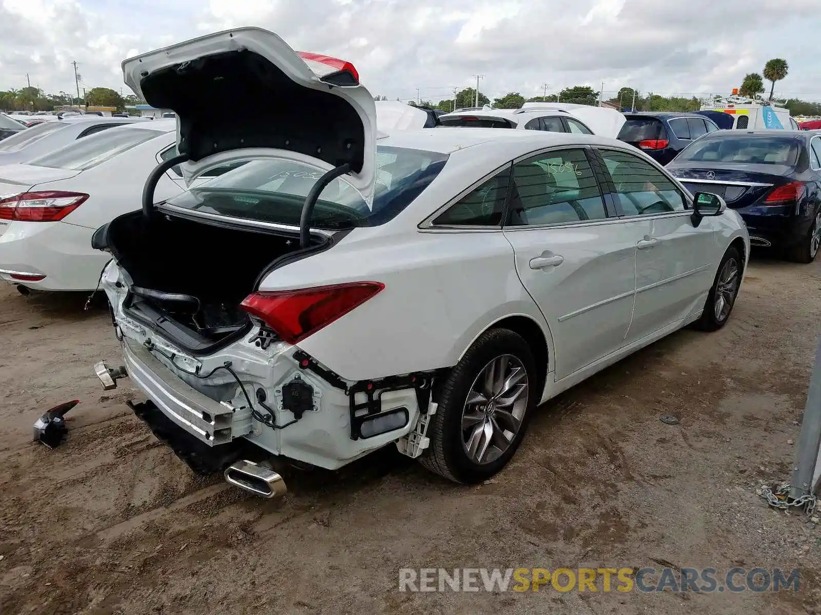 4 Photograph of a damaged car 4T1BZ1FB8KU009503 TOYOTA AVALON 2019