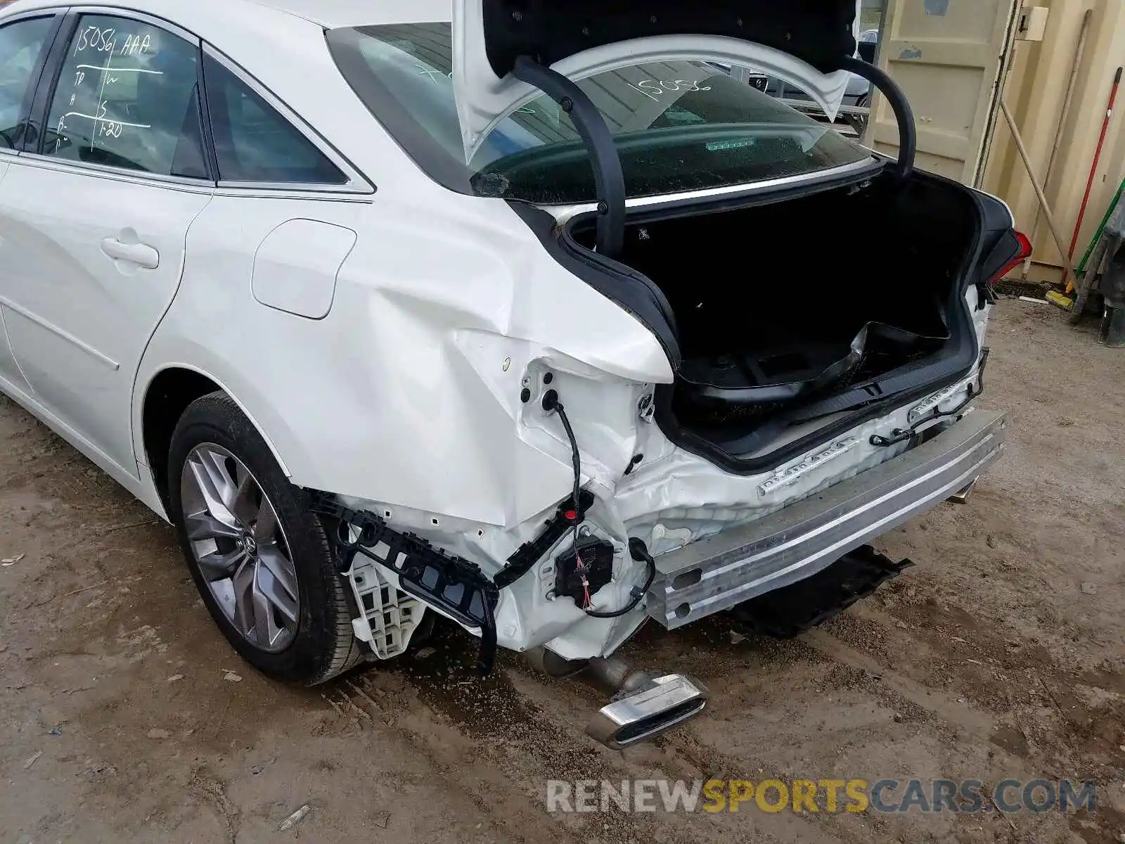 9 Photograph of a damaged car 4T1BZ1FB8KU009503 TOYOTA AVALON 2019