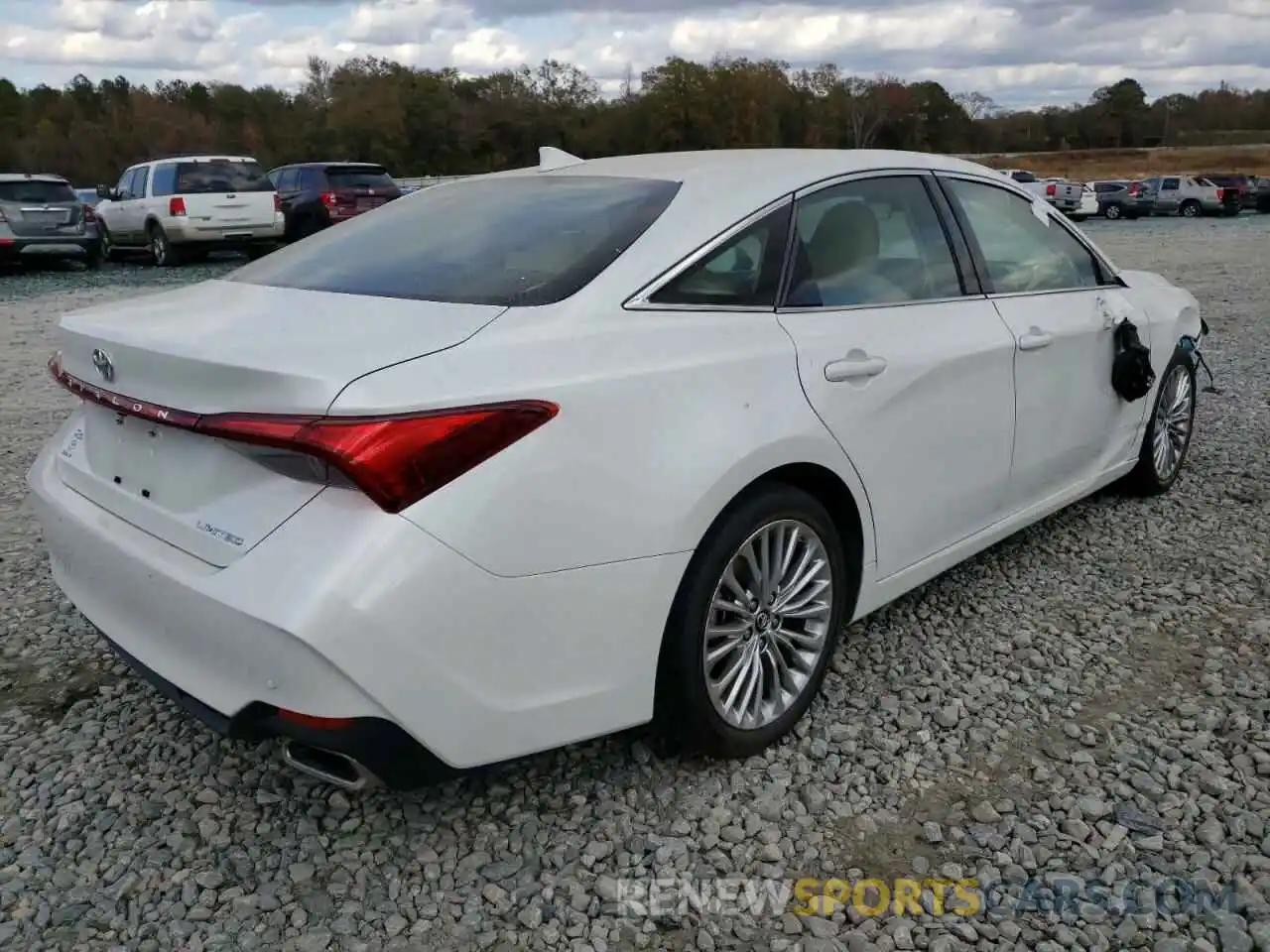 4 Photograph of a damaged car 4T1BZ1FB8KU011476 TOYOTA AVALON 2019