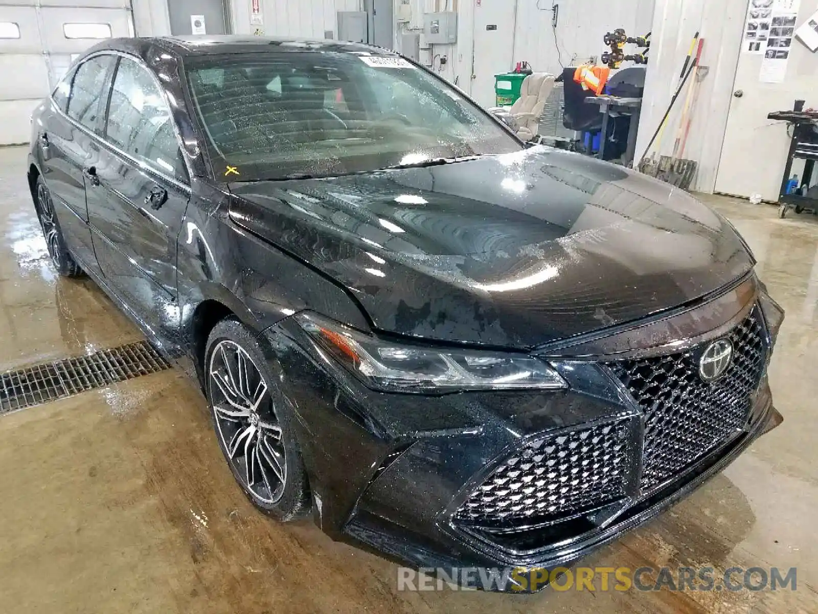 1 Photograph of a damaged car 4T1BZ1FB8KU011736 TOYOTA AVALON 2019