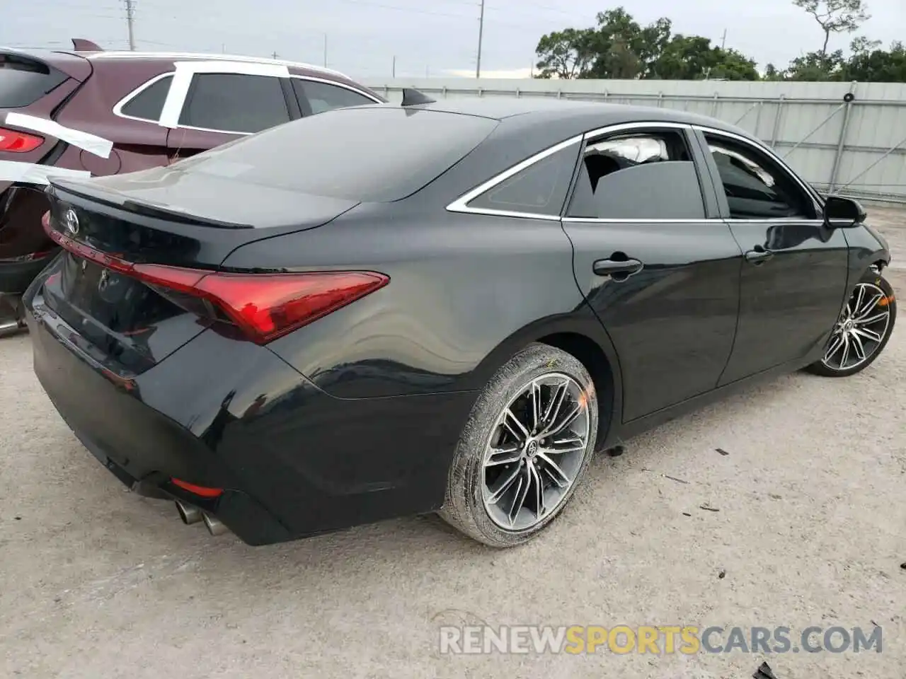 4 Photograph of a damaged car 4T1BZ1FB8KU012112 TOYOTA AVALON 2019