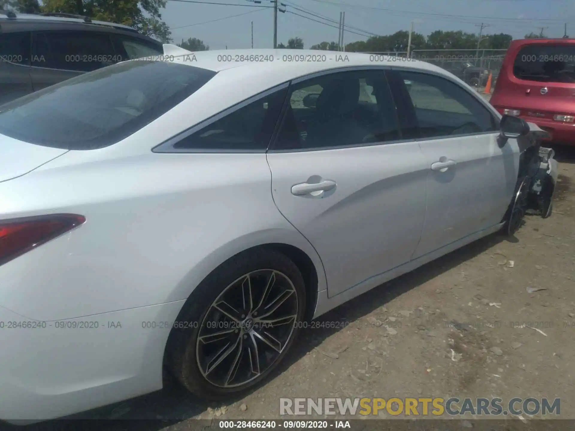 4 Photograph of a damaged car 4T1BZ1FB8KU017021 TOYOTA AVALON 2019