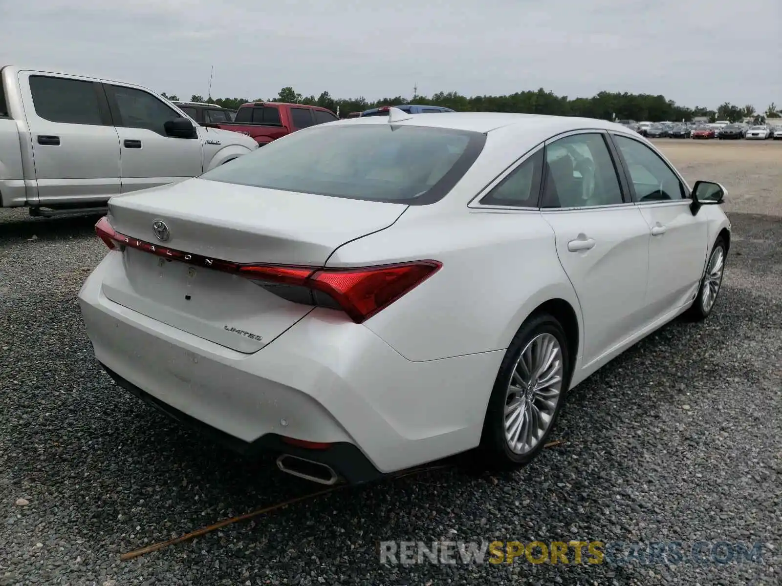 4 Photograph of a damaged car 4T1BZ1FB8KU020842 TOYOTA AVALON 2019