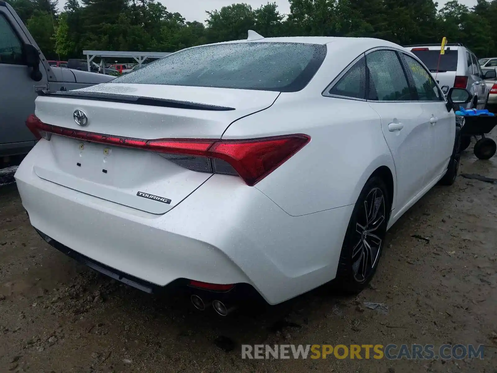 4 Photograph of a damaged car 4T1BZ1FB8KU022610 TOYOTA AVALON 2019