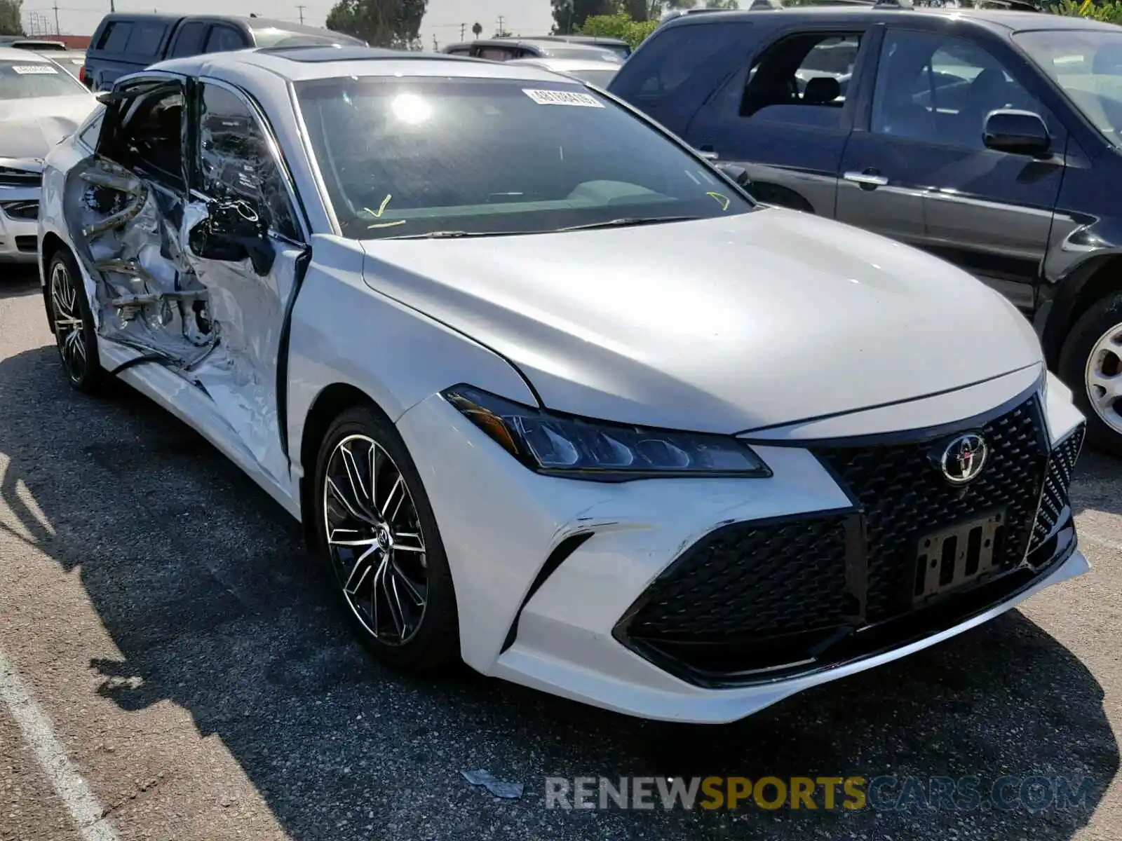 1 Photograph of a damaged car 4T1BZ1FB8KU022641 TOYOTA AVALON 2019