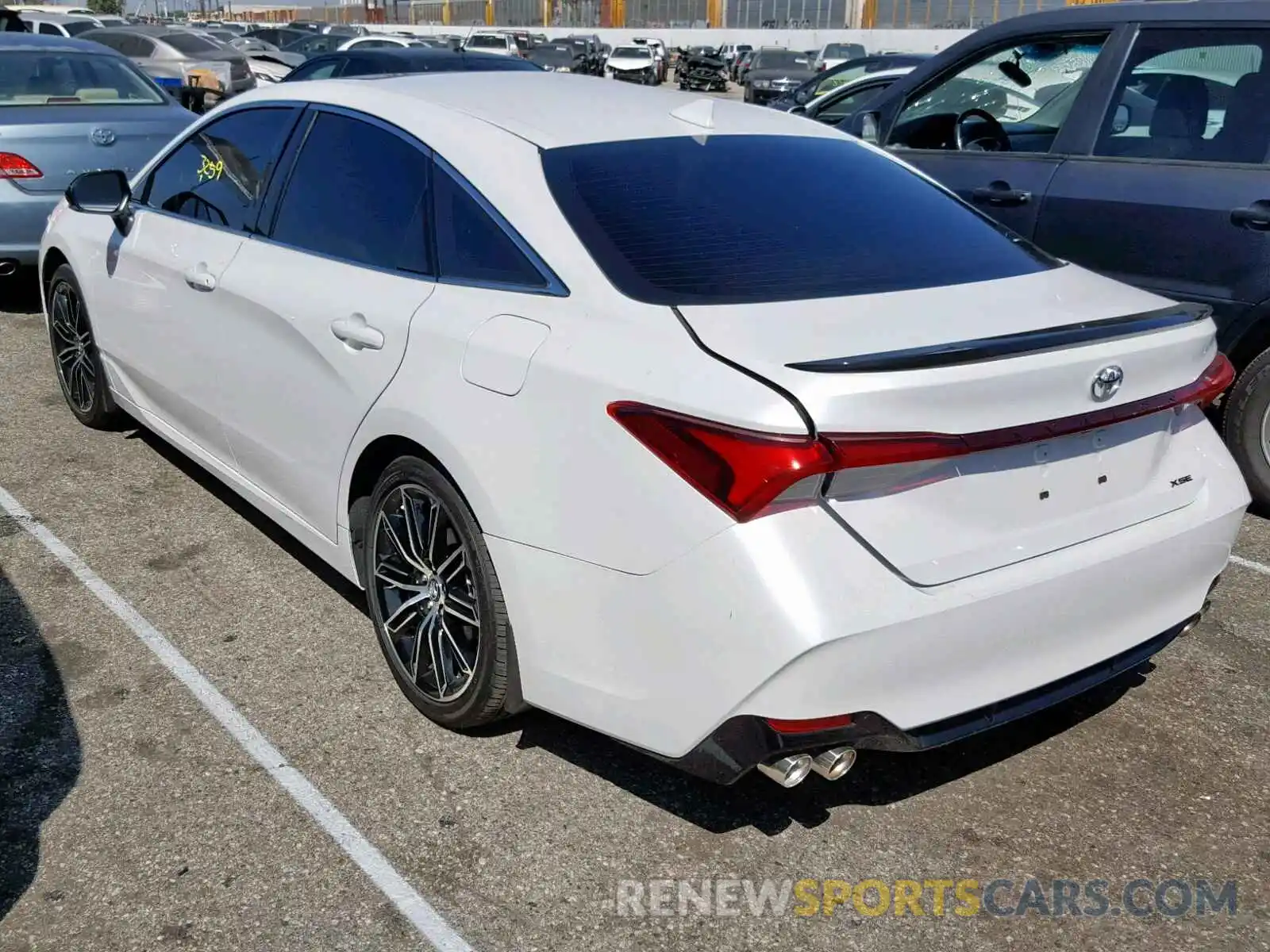 3 Photograph of a damaged car 4T1BZ1FB8KU022641 TOYOTA AVALON 2019