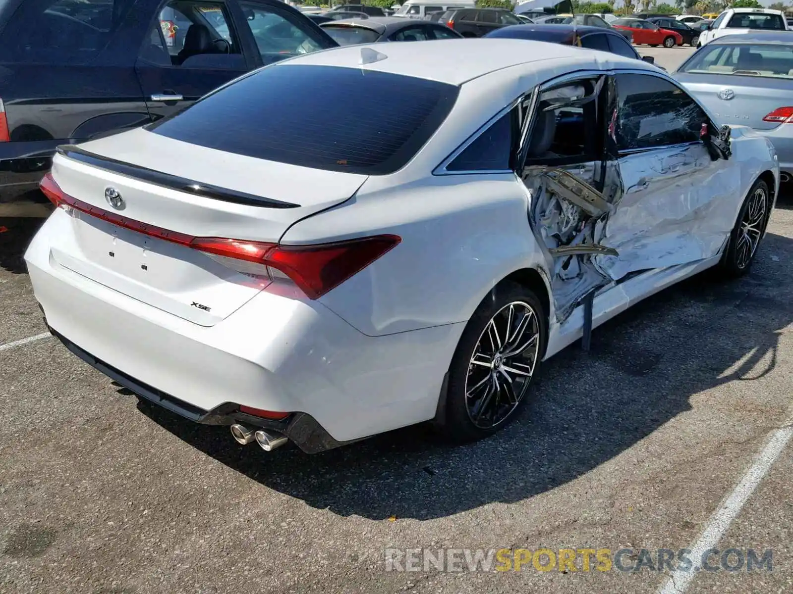 4 Photograph of a damaged car 4T1BZ1FB8KU022641 TOYOTA AVALON 2019