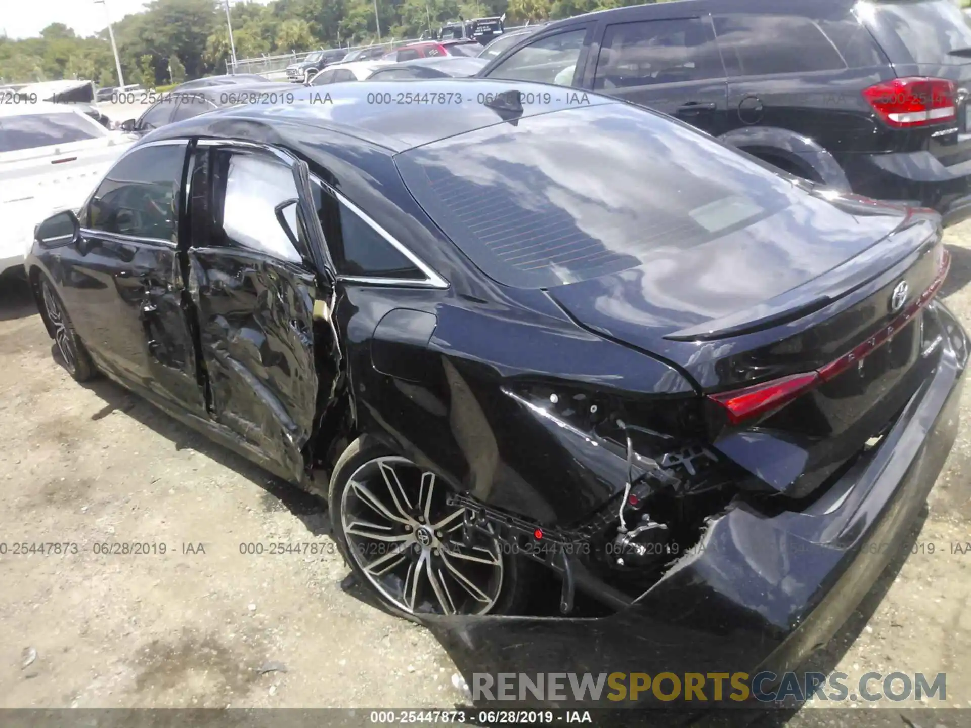 3 Photograph of a damaged car 4T1BZ1FB8KU022719 TOYOTA AVALON 2019