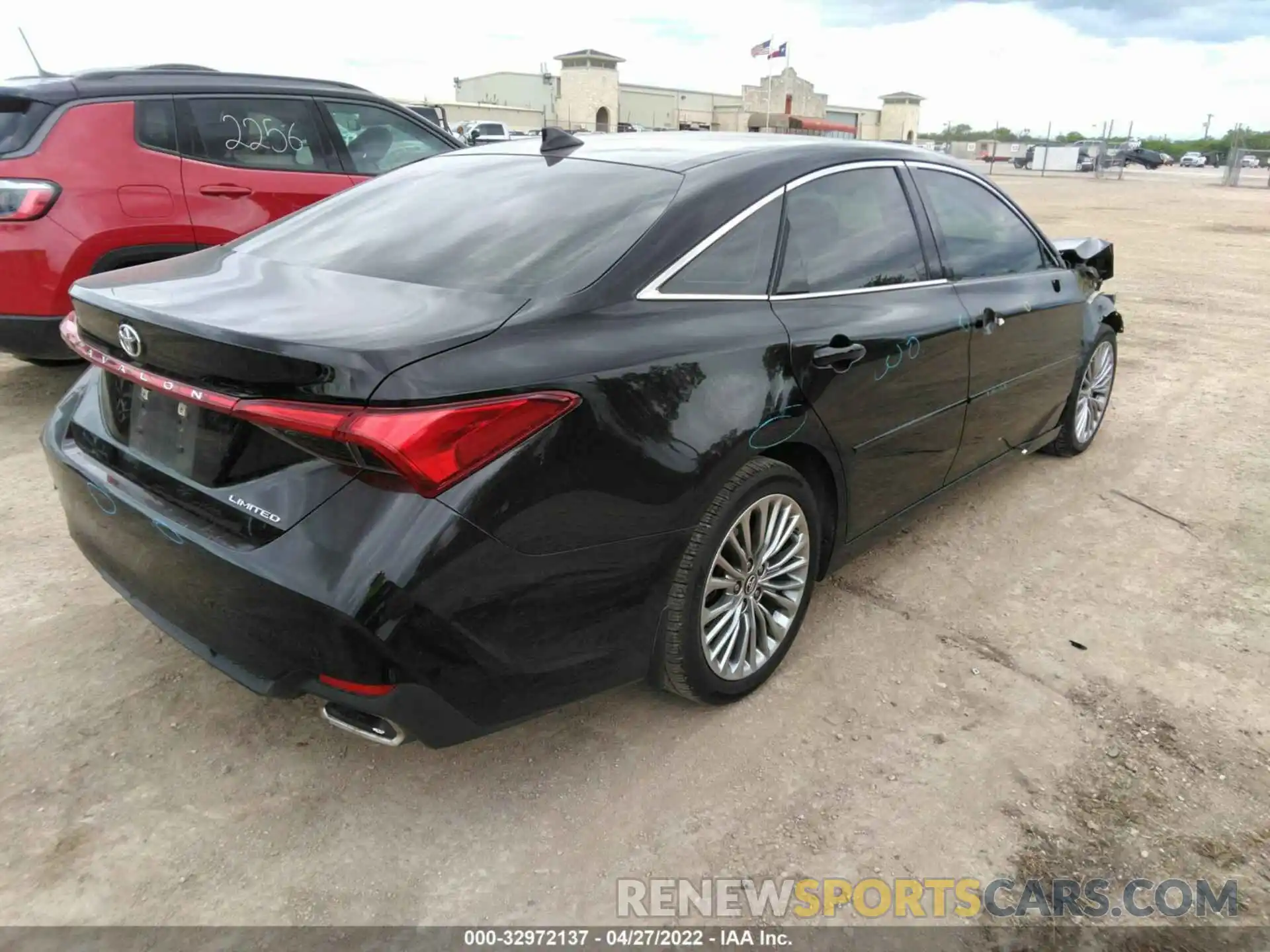 4 Photograph of a damaged car 4T1BZ1FB8KU032294 TOYOTA AVALON 2019