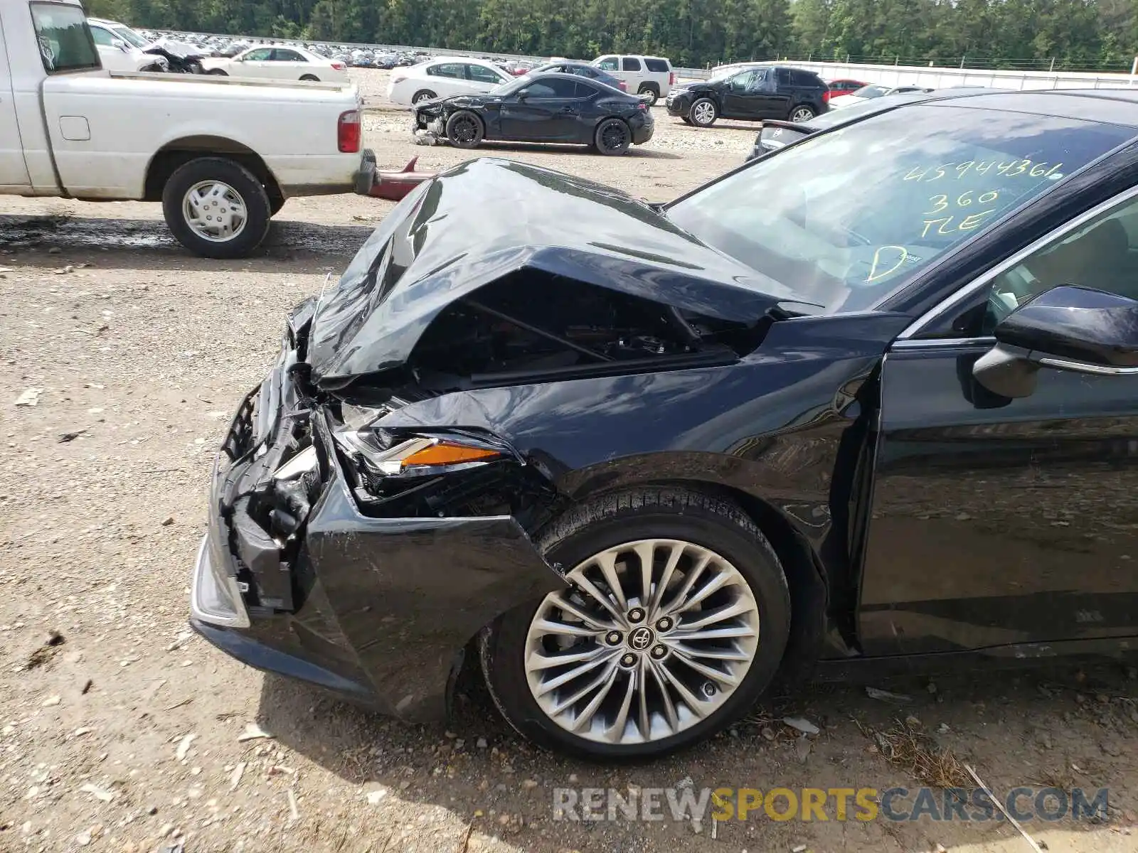 9 Photograph of a damaged car 4T1BZ1FB8KU033154 TOYOTA AVALON 2019