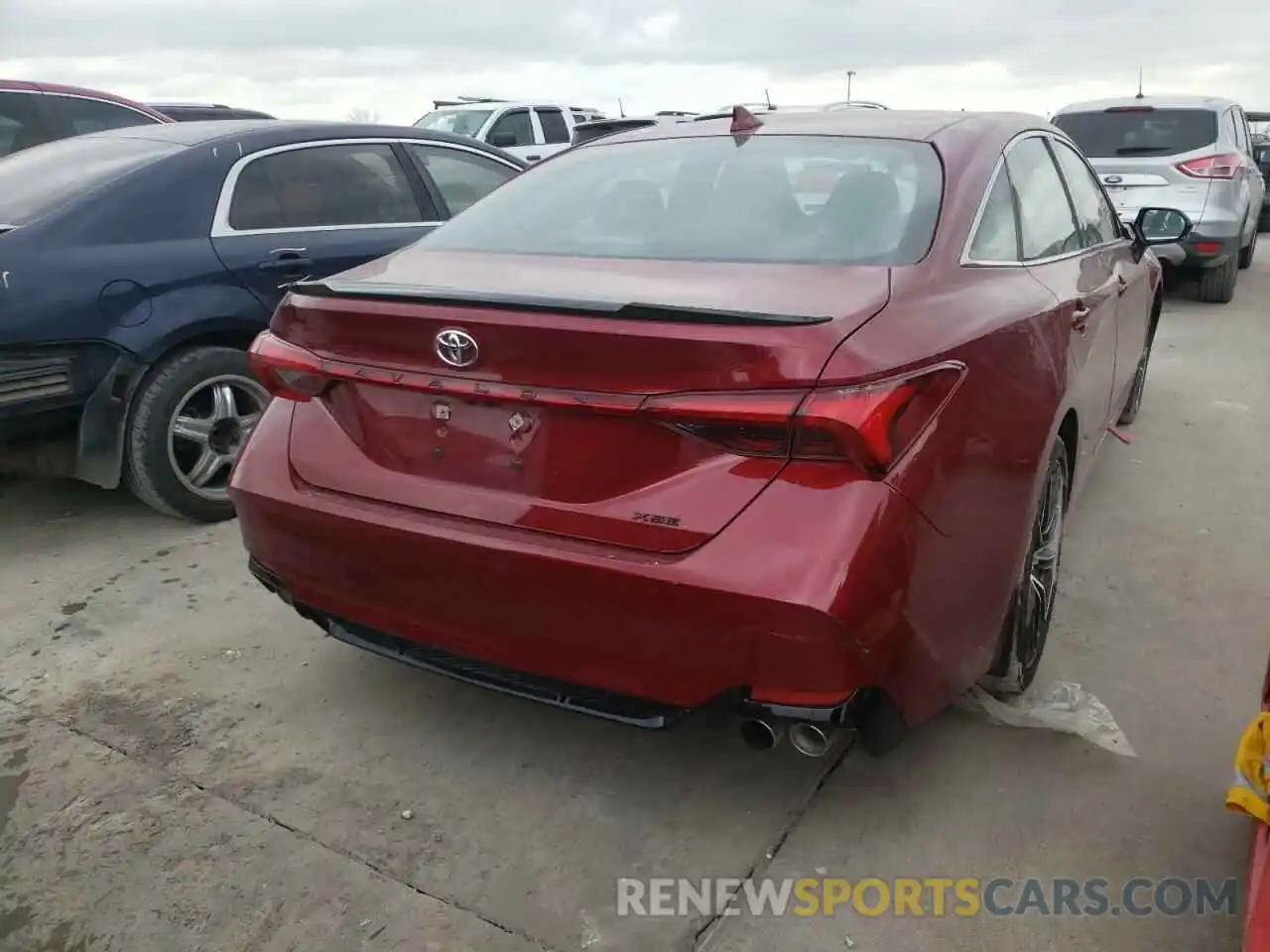 4 Photograph of a damaged car 4T1BZ1FB8KU033395 TOYOTA AVALON 2019