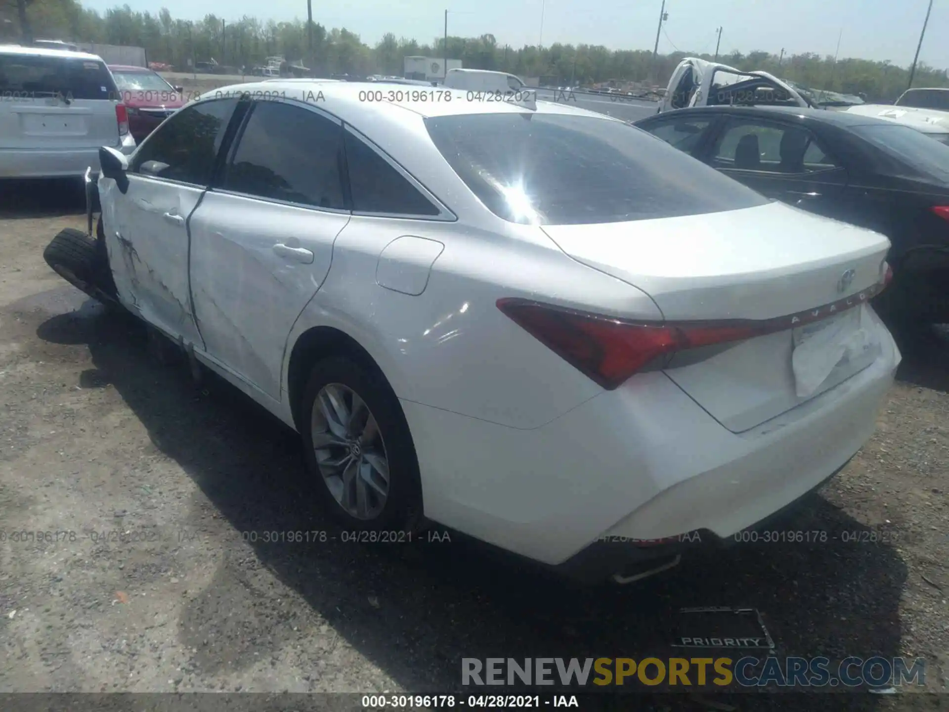 3 Photograph of a damaged car 4T1BZ1FB8KU034952 TOYOTA AVALON 2019