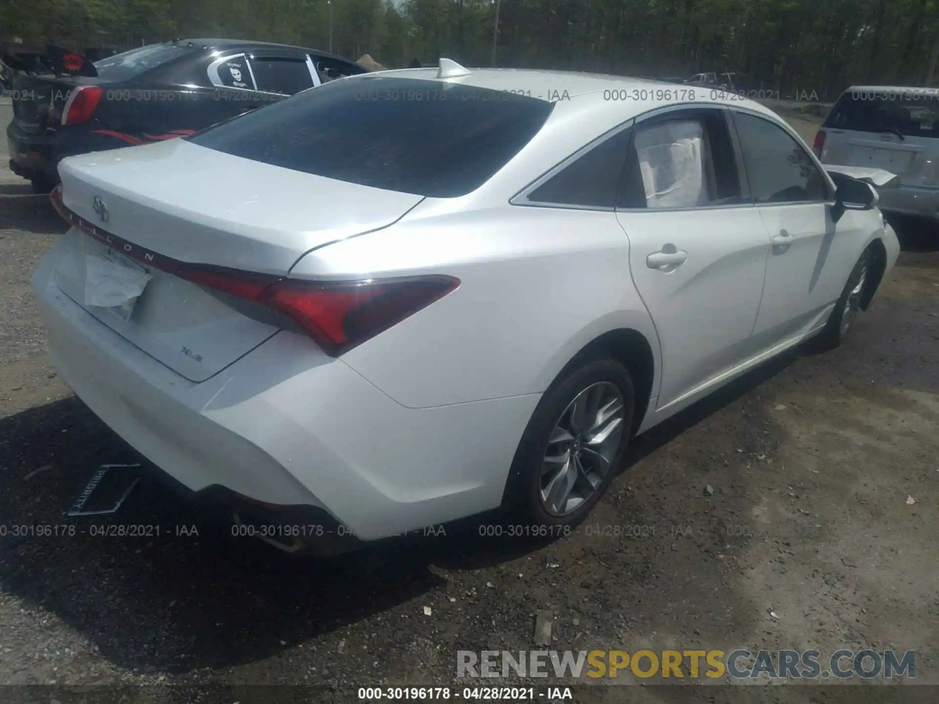 4 Photograph of a damaged car 4T1BZ1FB8KU034952 TOYOTA AVALON 2019