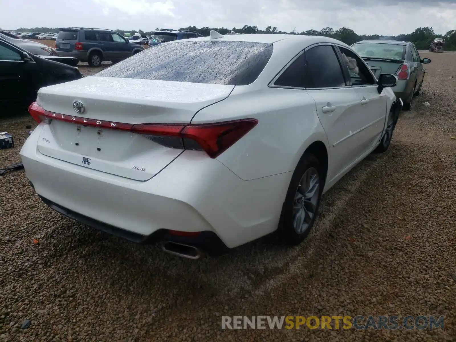 4 Photograph of a damaged car 4T1BZ1FB8KU035065 TOYOTA AVALON 2019