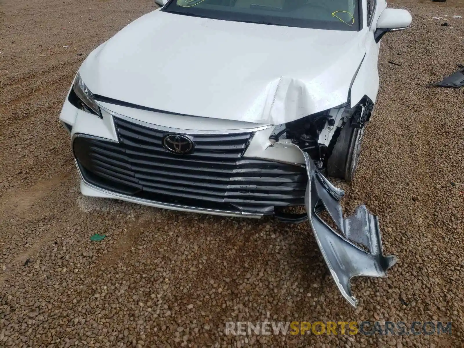 9 Photograph of a damaged car 4T1BZ1FB8KU035065 TOYOTA AVALON 2019