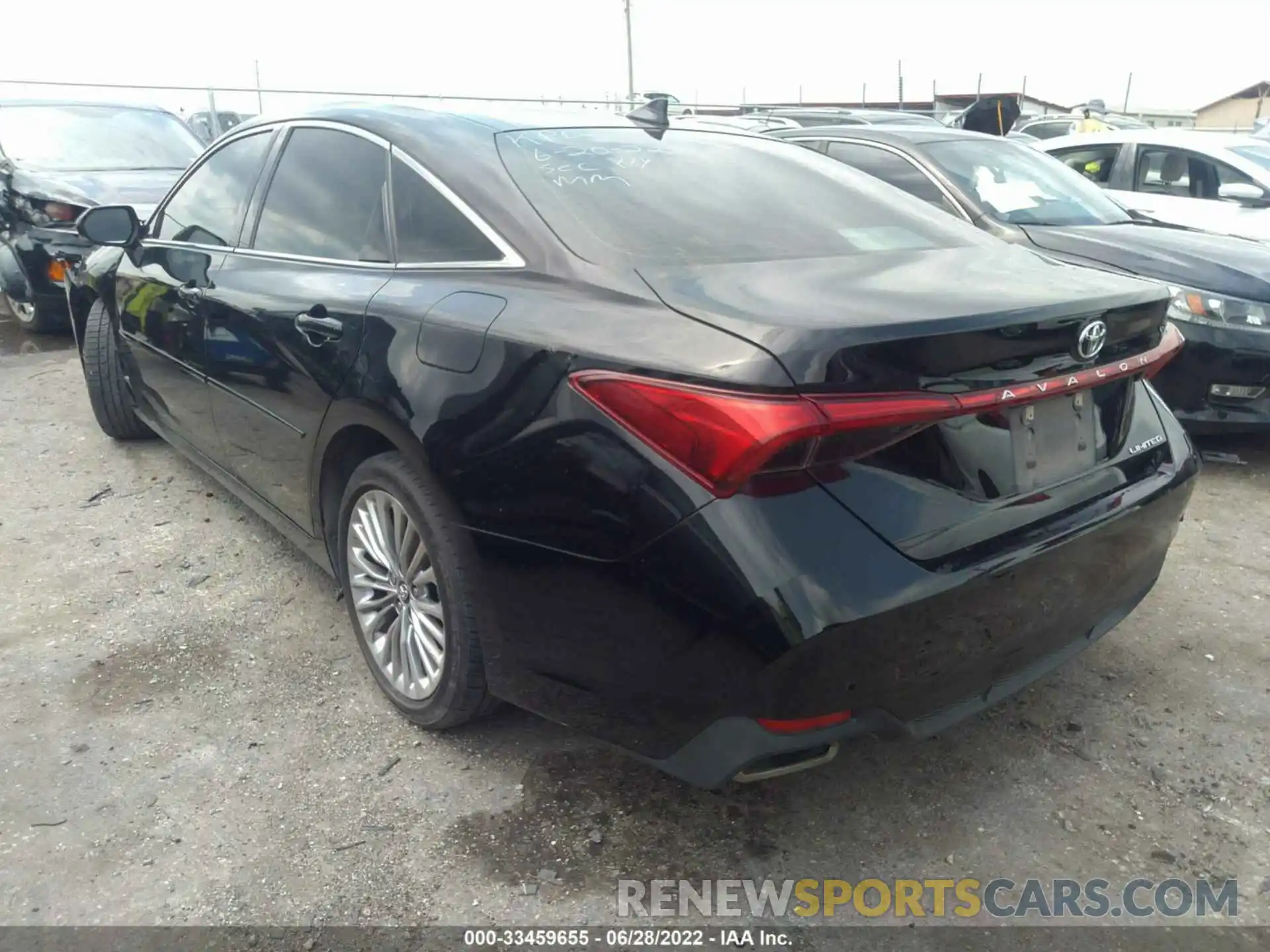 3 Photograph of a damaged car 4T1BZ1FB8KU036068 TOYOTA AVALON 2019