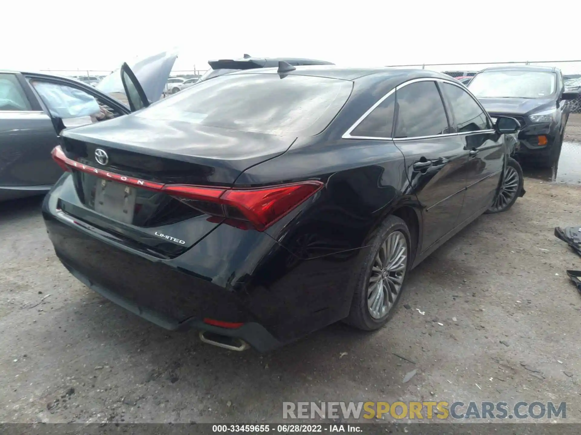 4 Photograph of a damaged car 4T1BZ1FB8KU036068 TOYOTA AVALON 2019