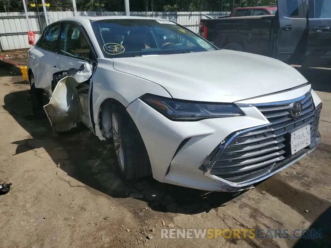 1 Photograph of a damaged car 4T1BZ1FB9KU003077 TOYOTA AVALON 2019